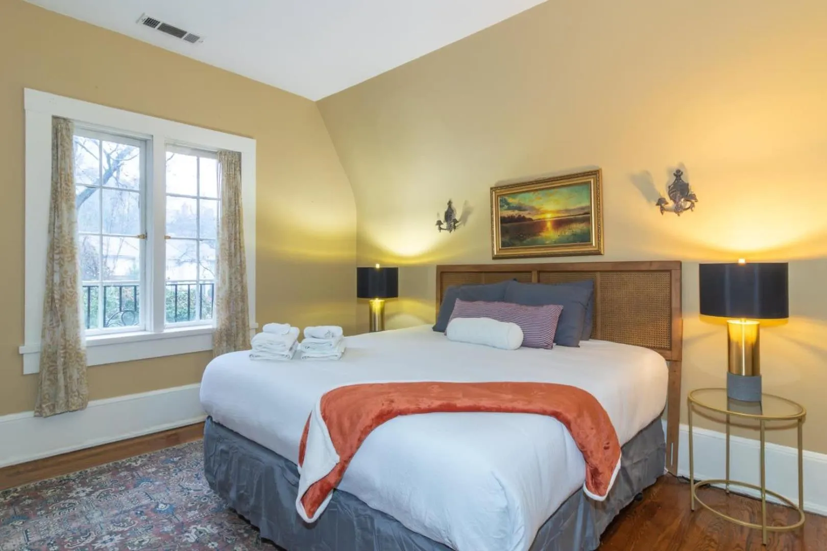 Bed in Royal in Columbus- Midtown Columbus Castle