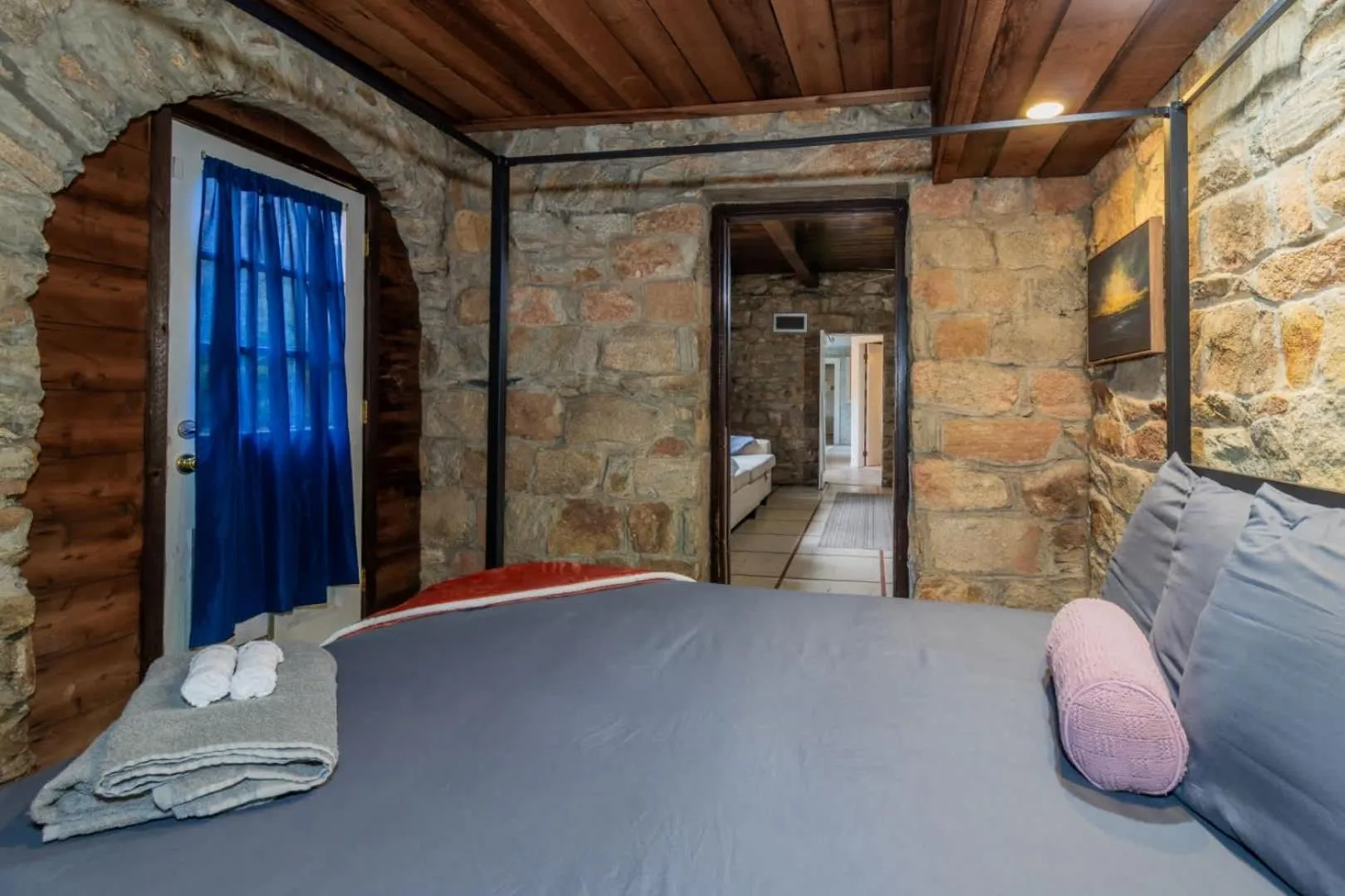 Bed in Royal in Columbus- Midtown Columbus Castle