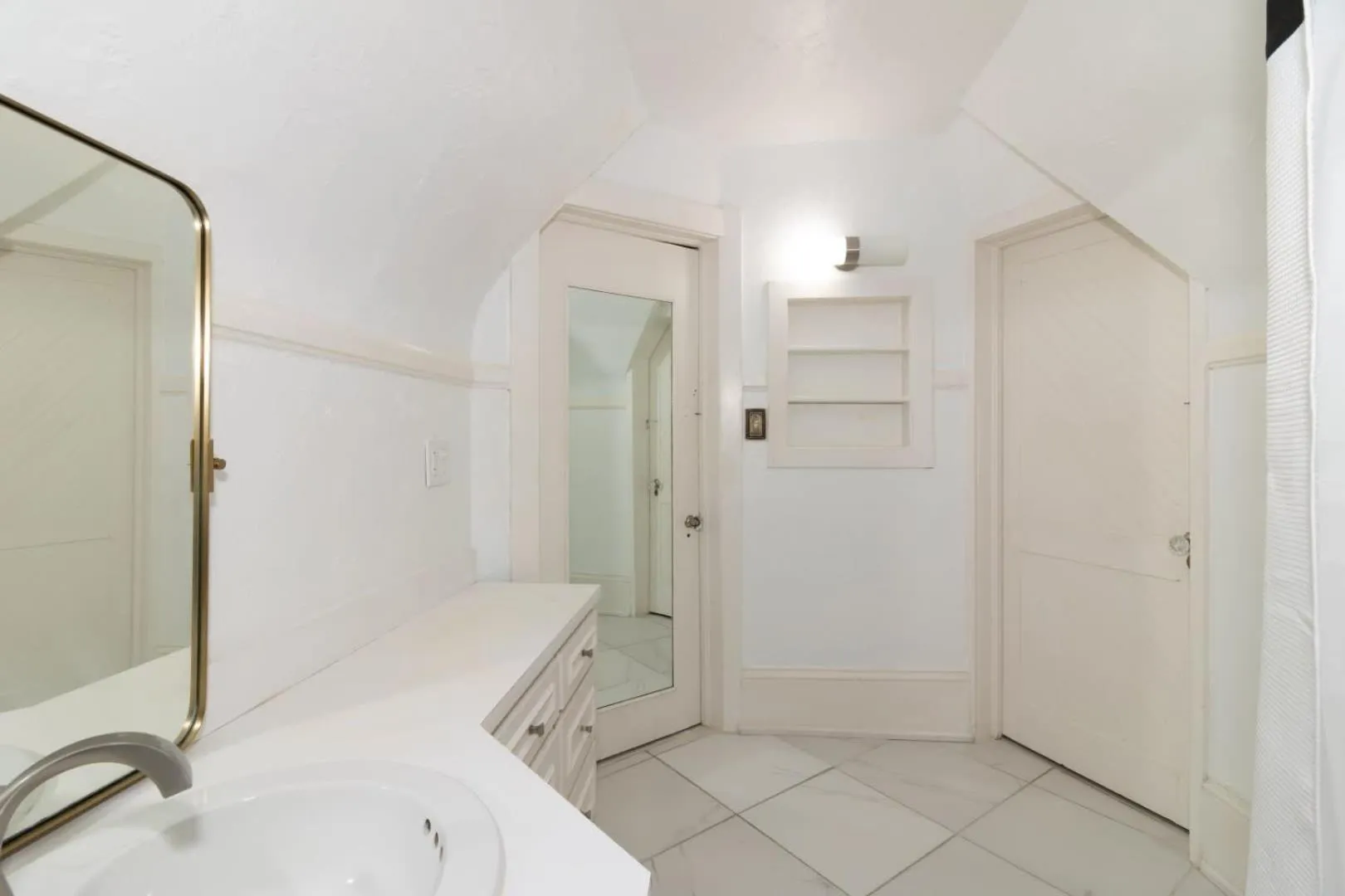 Royal in Columbus- Midtown Columbus Castle