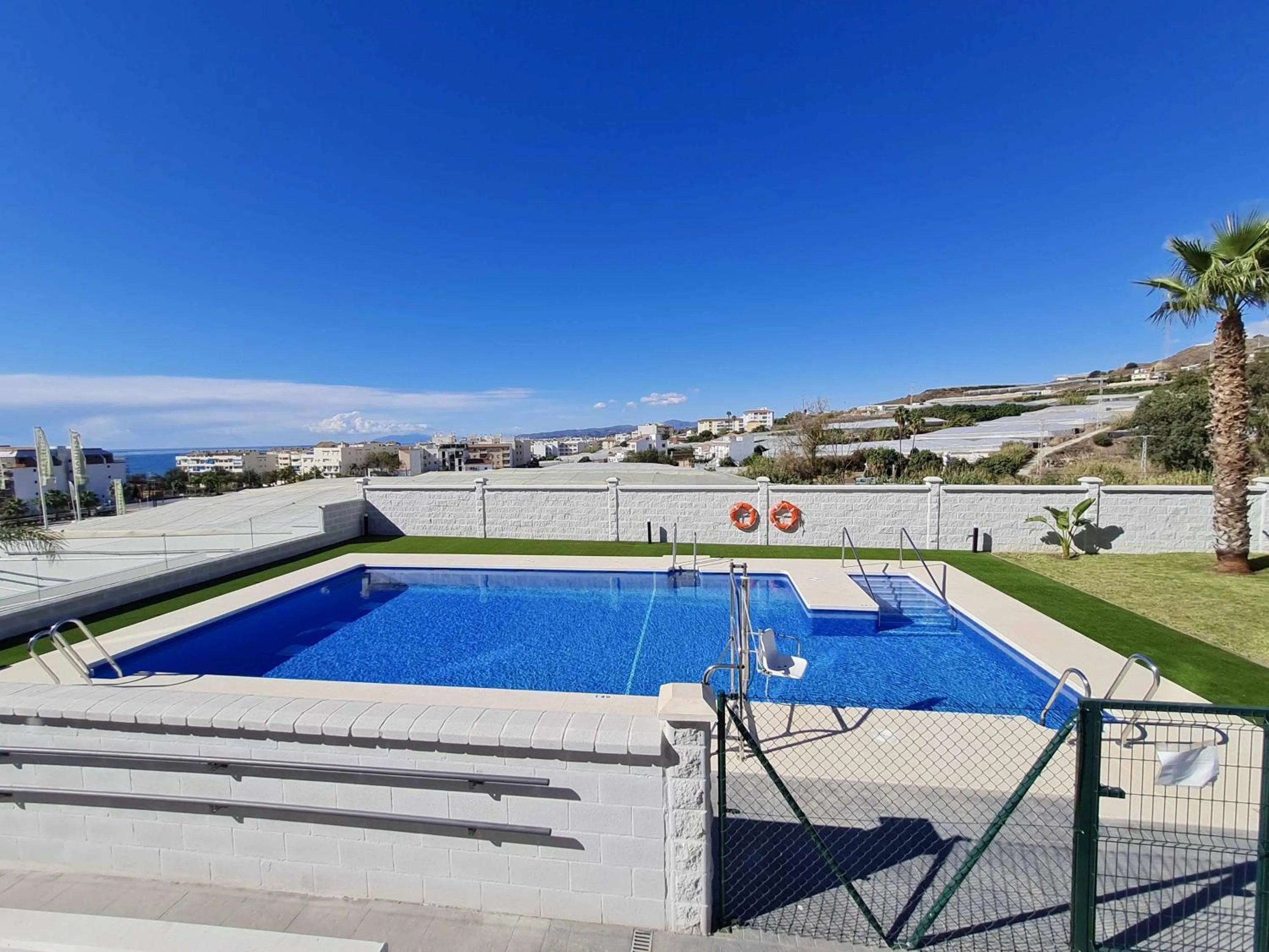 Swimming pool in Gran terraza en Marinsa Beach Torrox