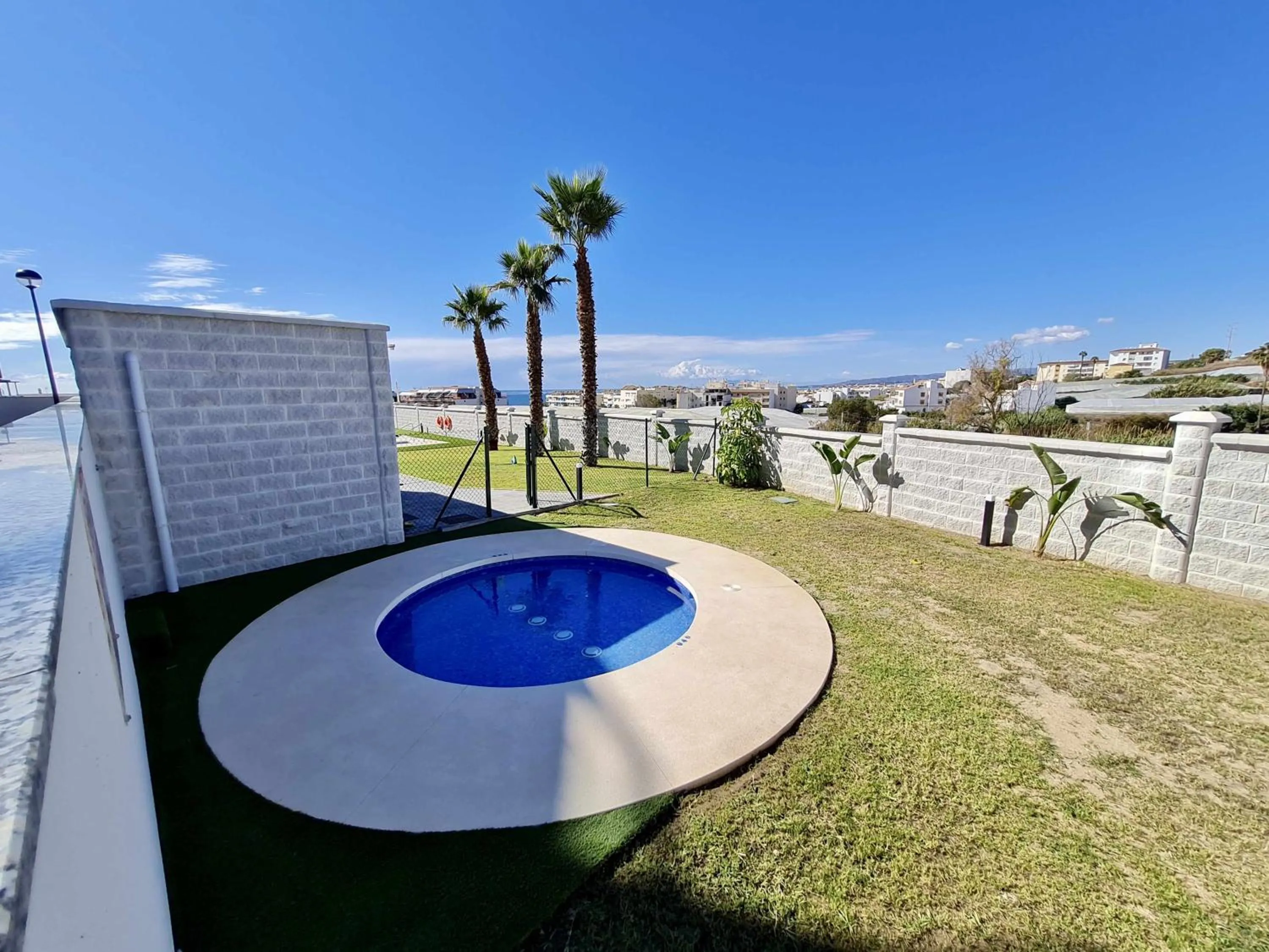 Swimming pool in Gran terraza en Marinsa Beach Torrox