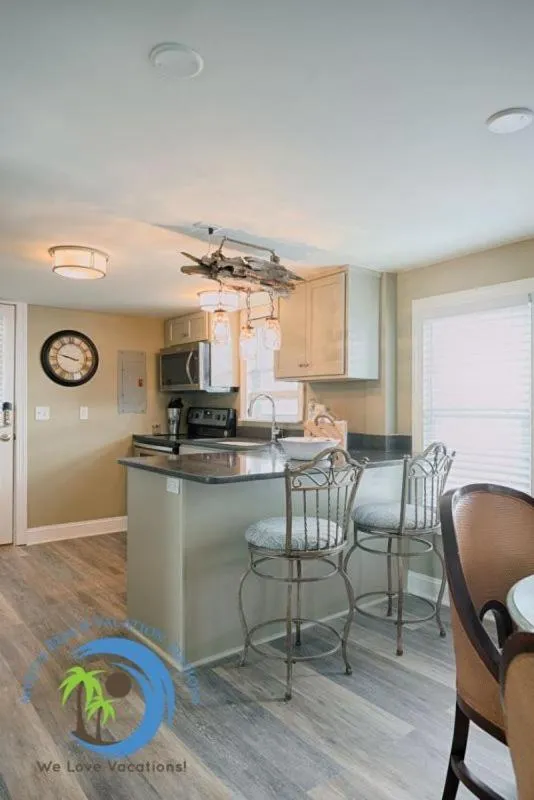 Property building in Cg Cottage Down