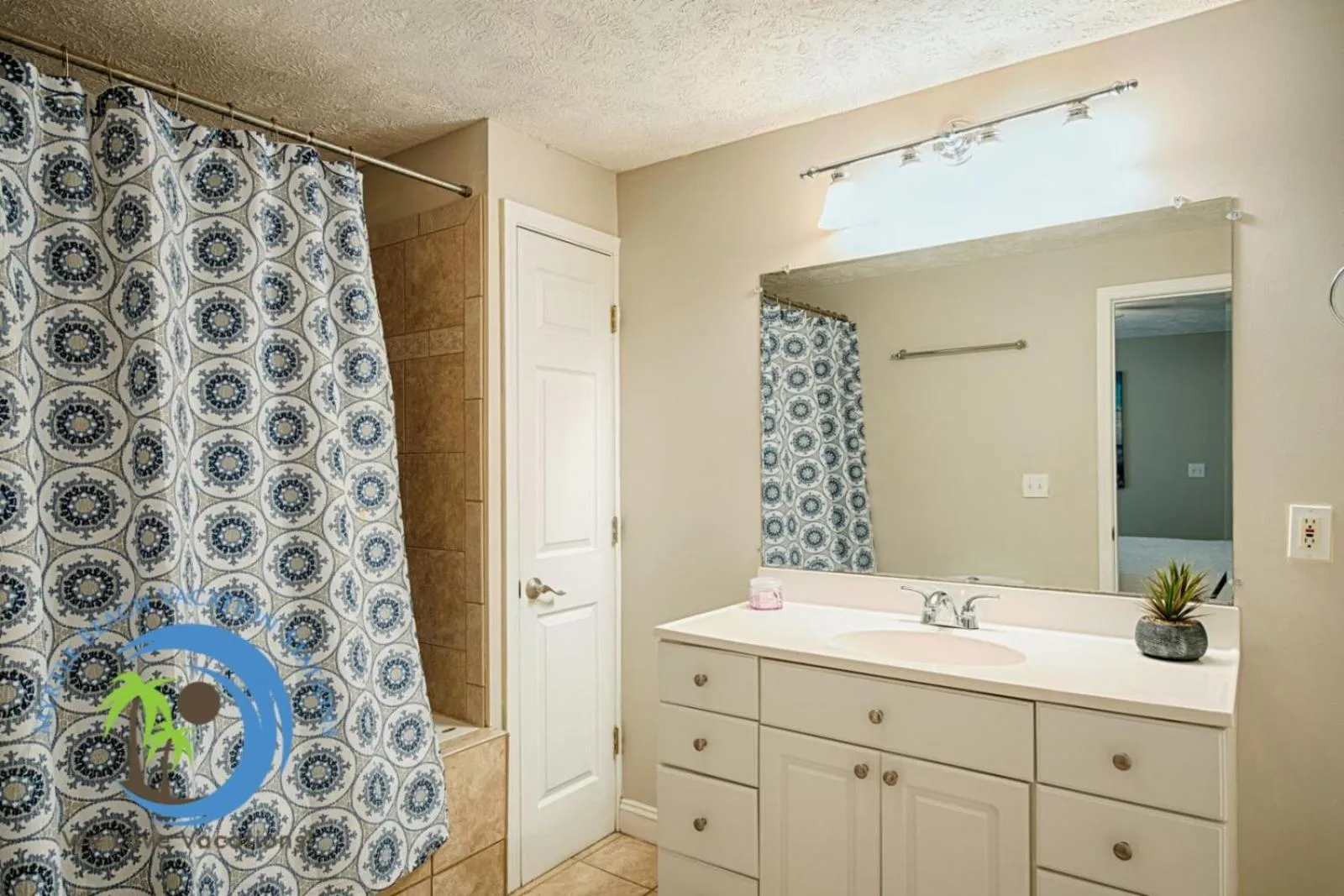 Property building in Cg Cottage Up