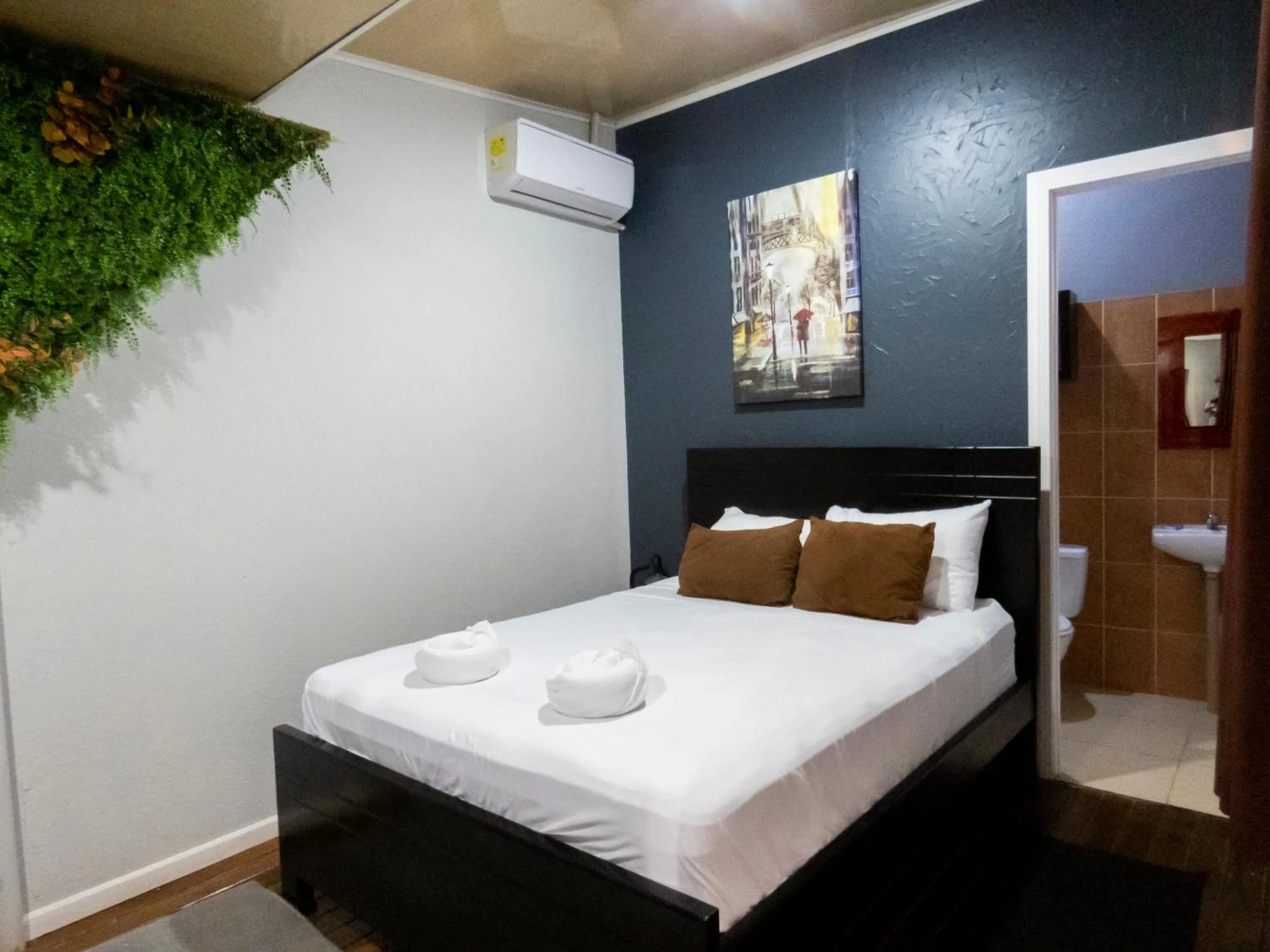 Bed in Coati Arenal Lodge