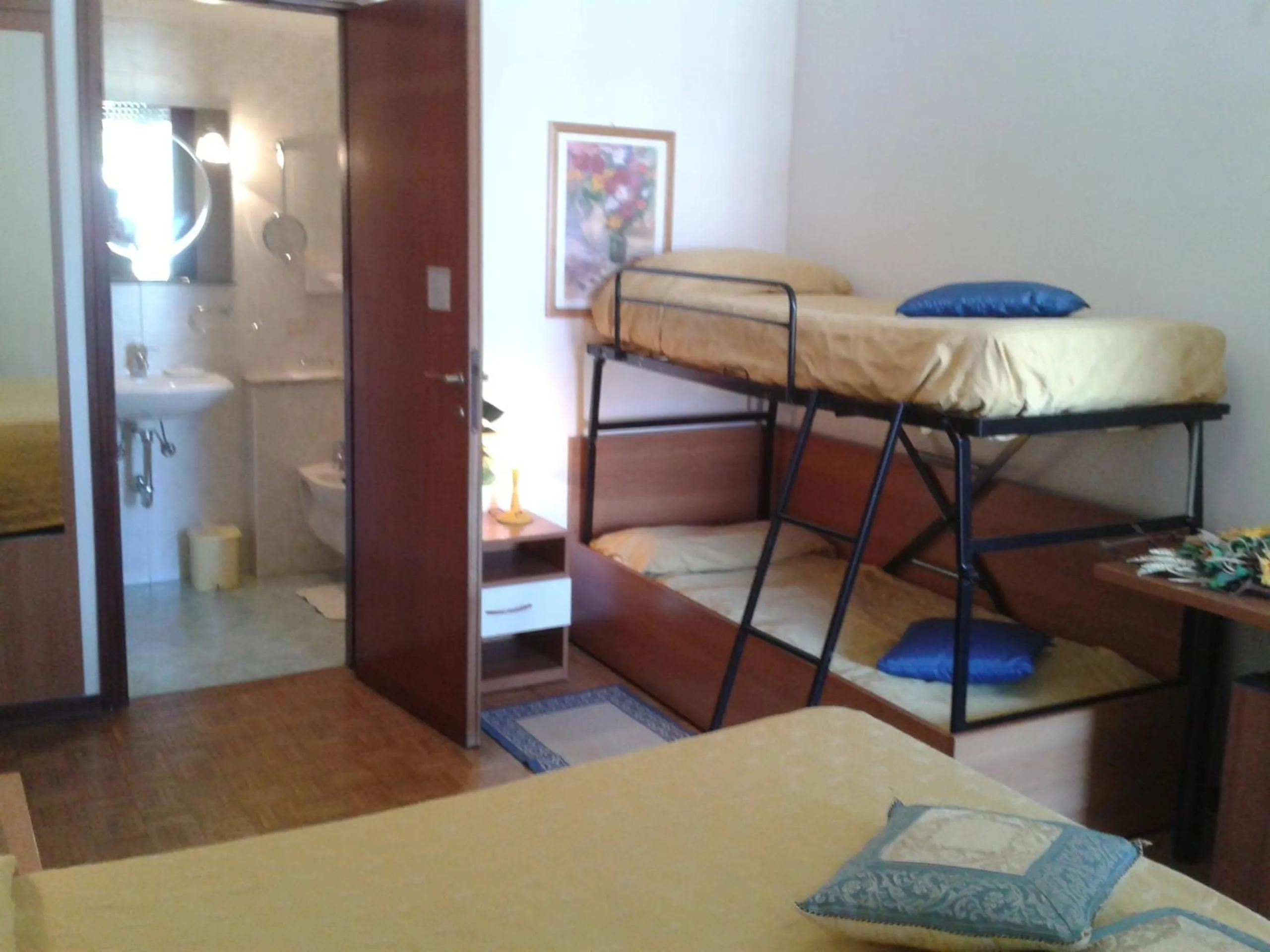 bunk bed in Hotel Garden Ristorante