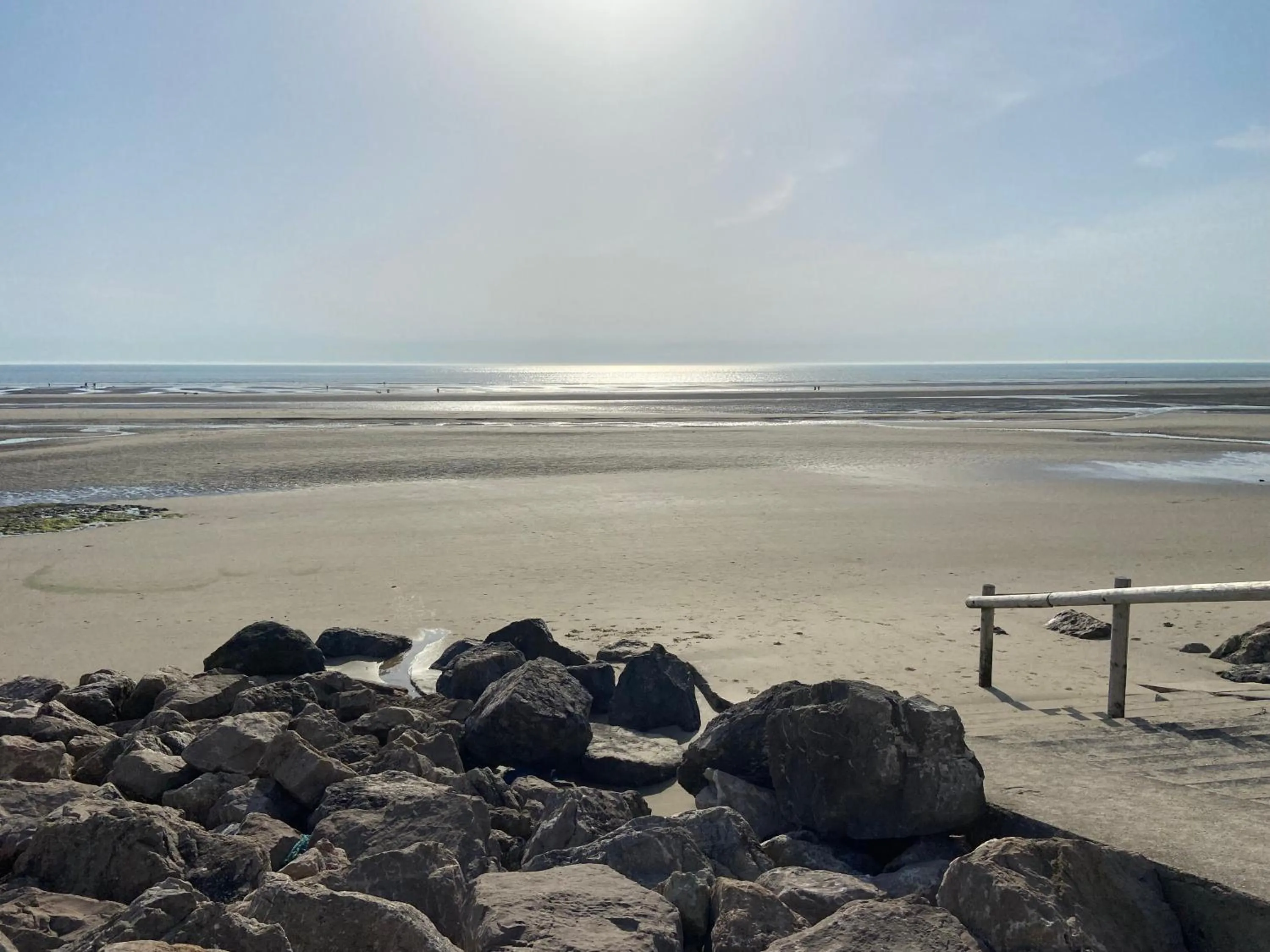 Nearby landmark in Un matin de mai, Côte d'Opale