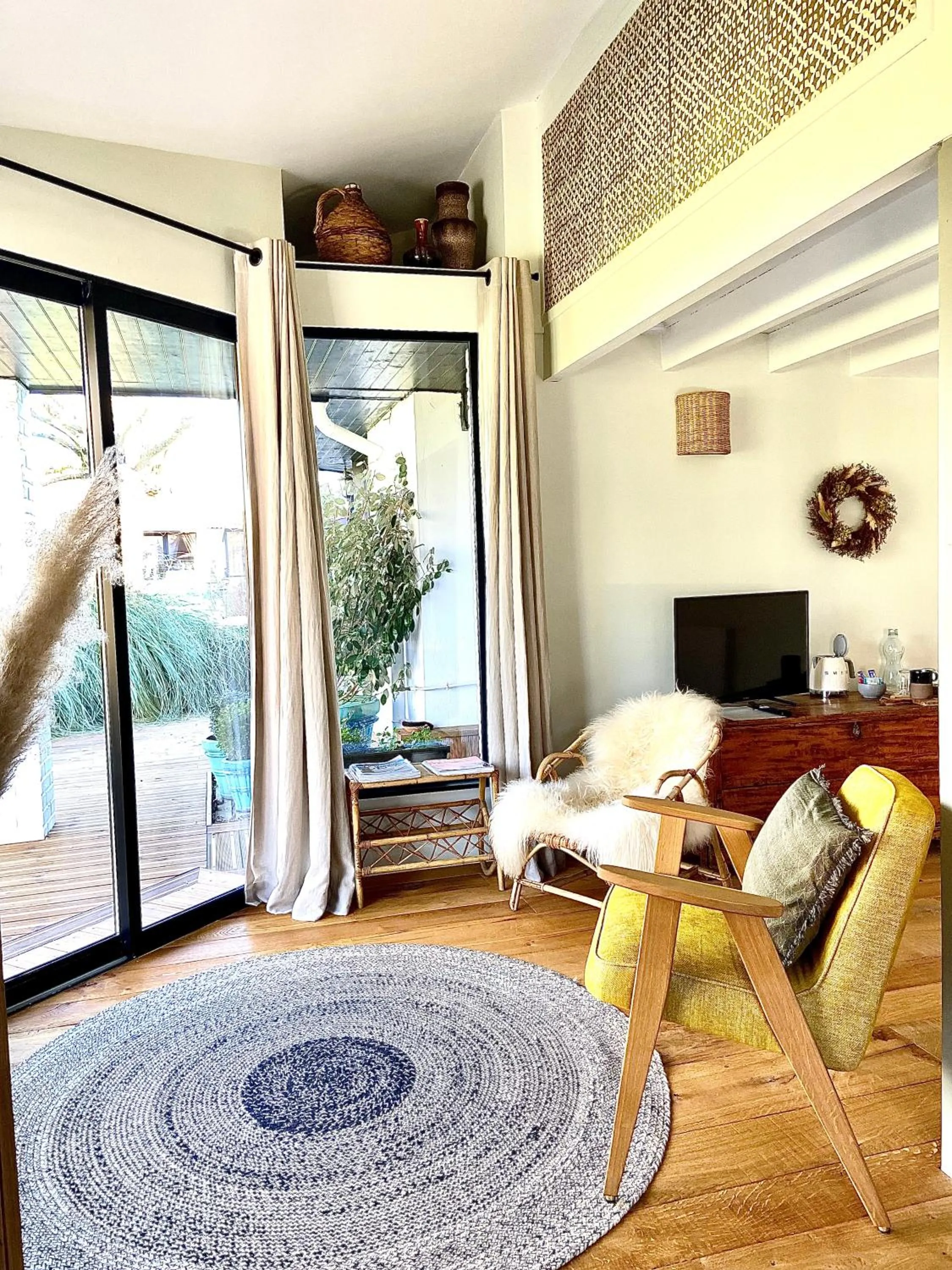 TV and multimedia in Un matin de mai