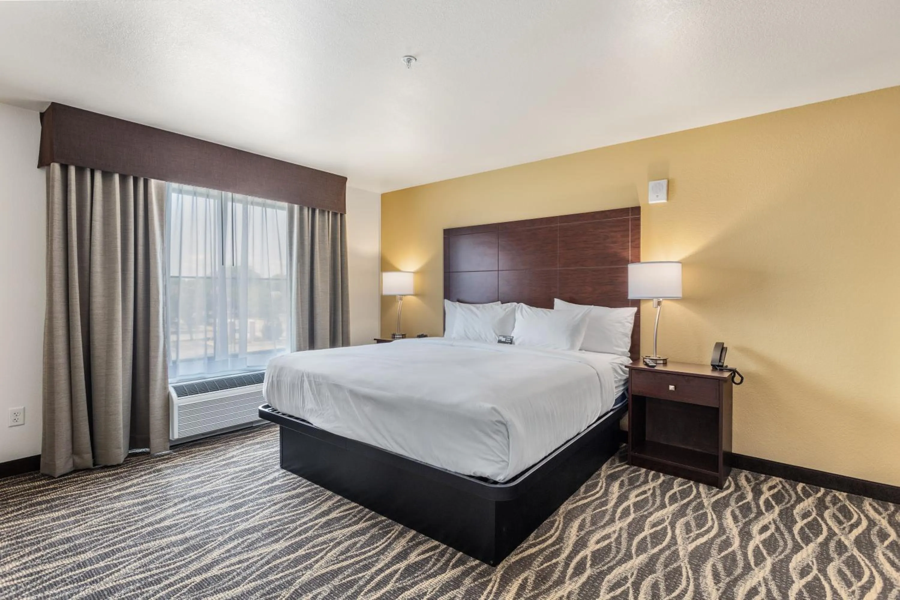 Bed in Cobblestone Hotel & Suites - De Pere Green Bay