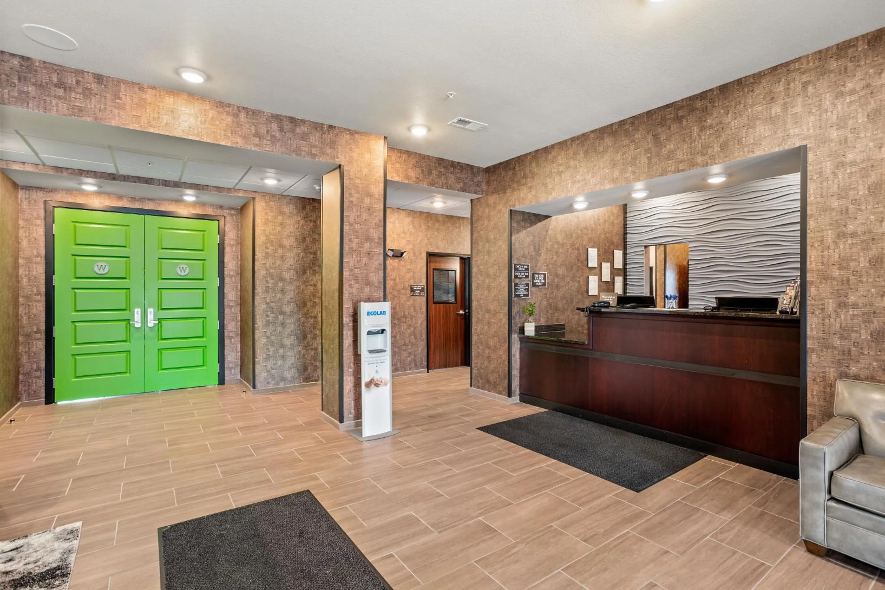 Lobby or reception in Cobblestone Hotel & Suites - De Pere Green Bay
