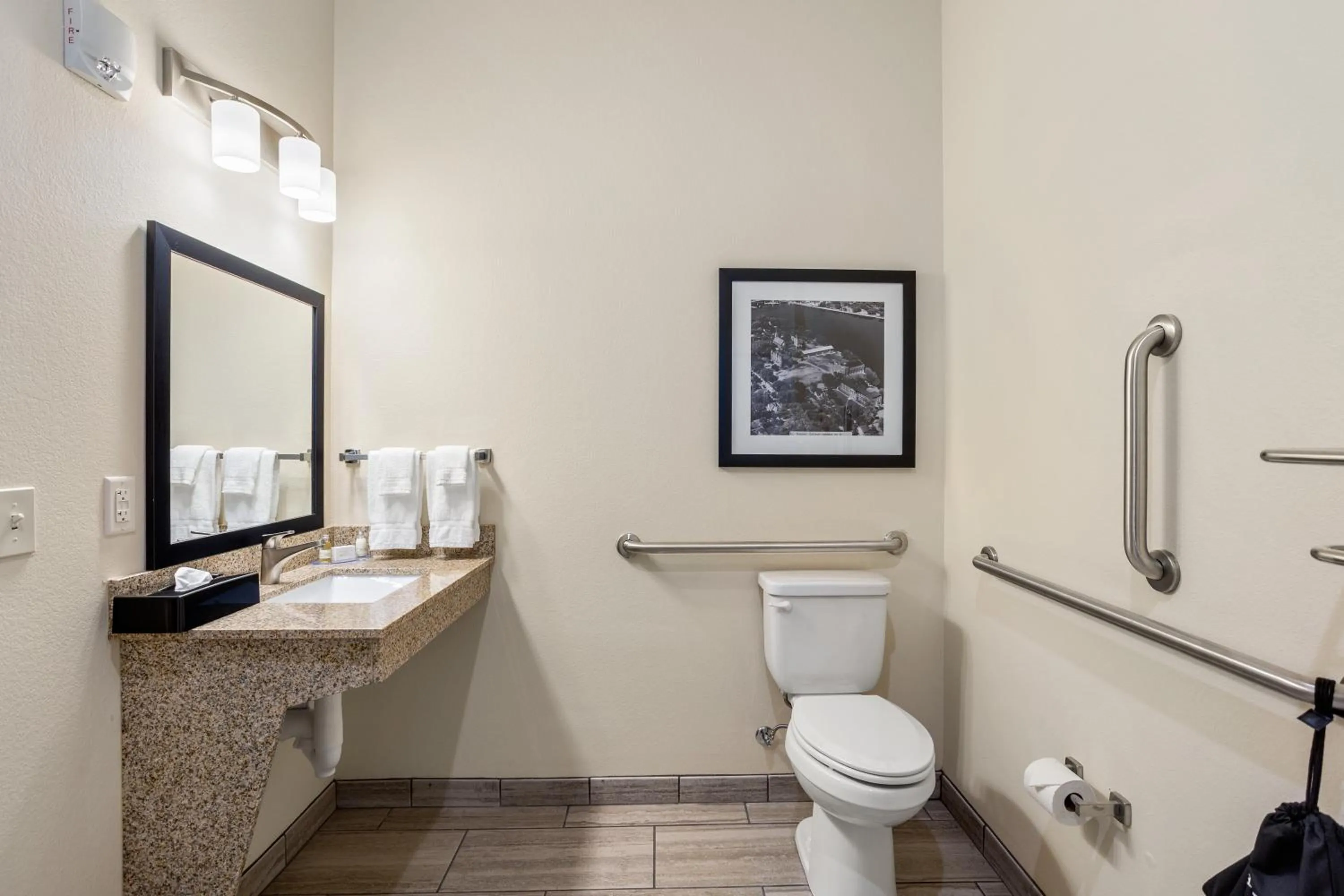 Toilet in Cobblestone Hotel & Suites - De Pere Green Bay