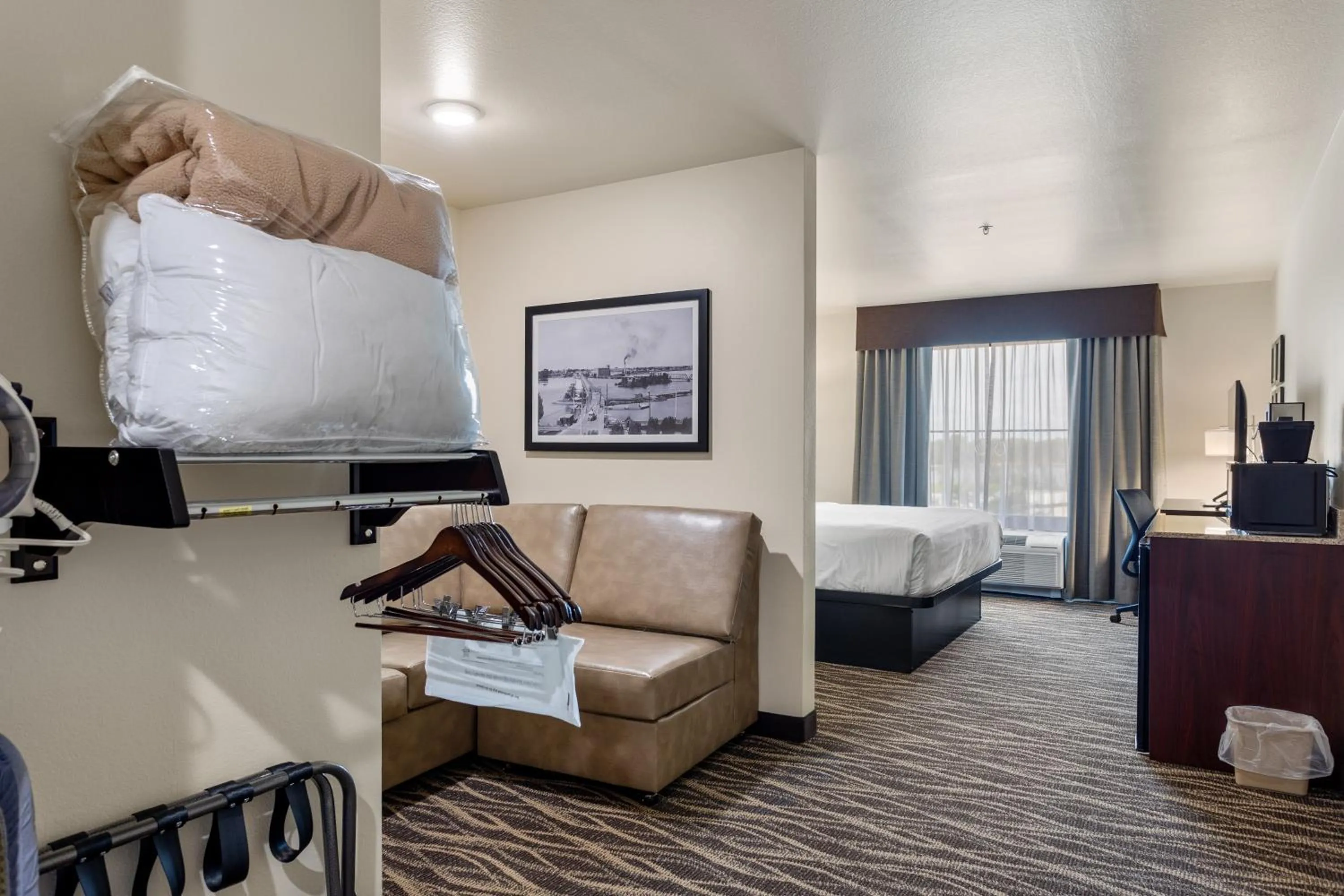 Bed in Cobblestone Hotel & Suites - De Pere Green Bay