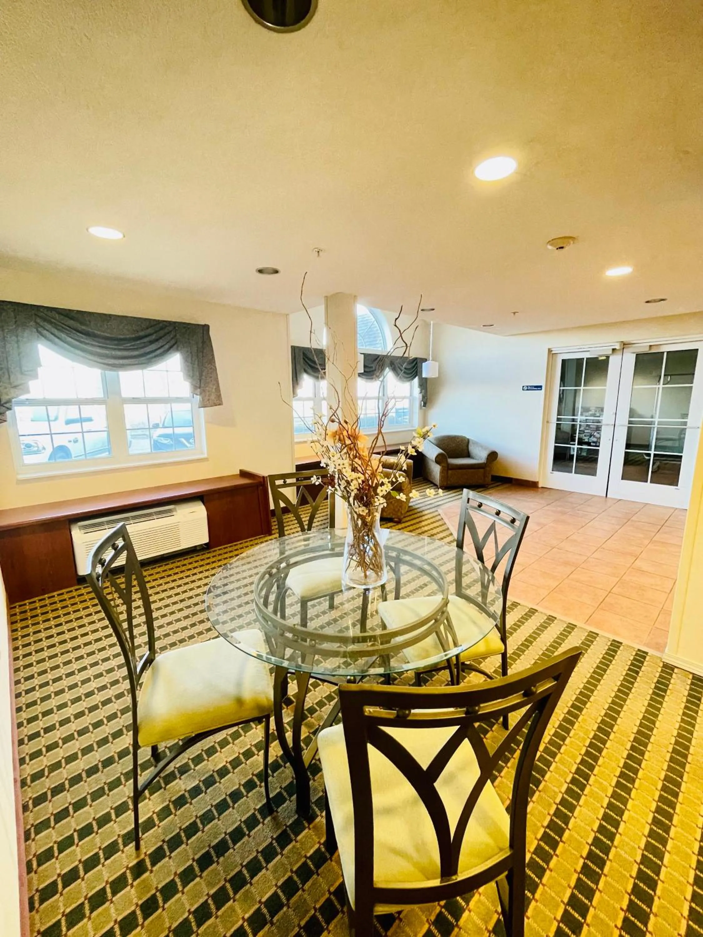 Seating area in WELCOME INN & SUITES