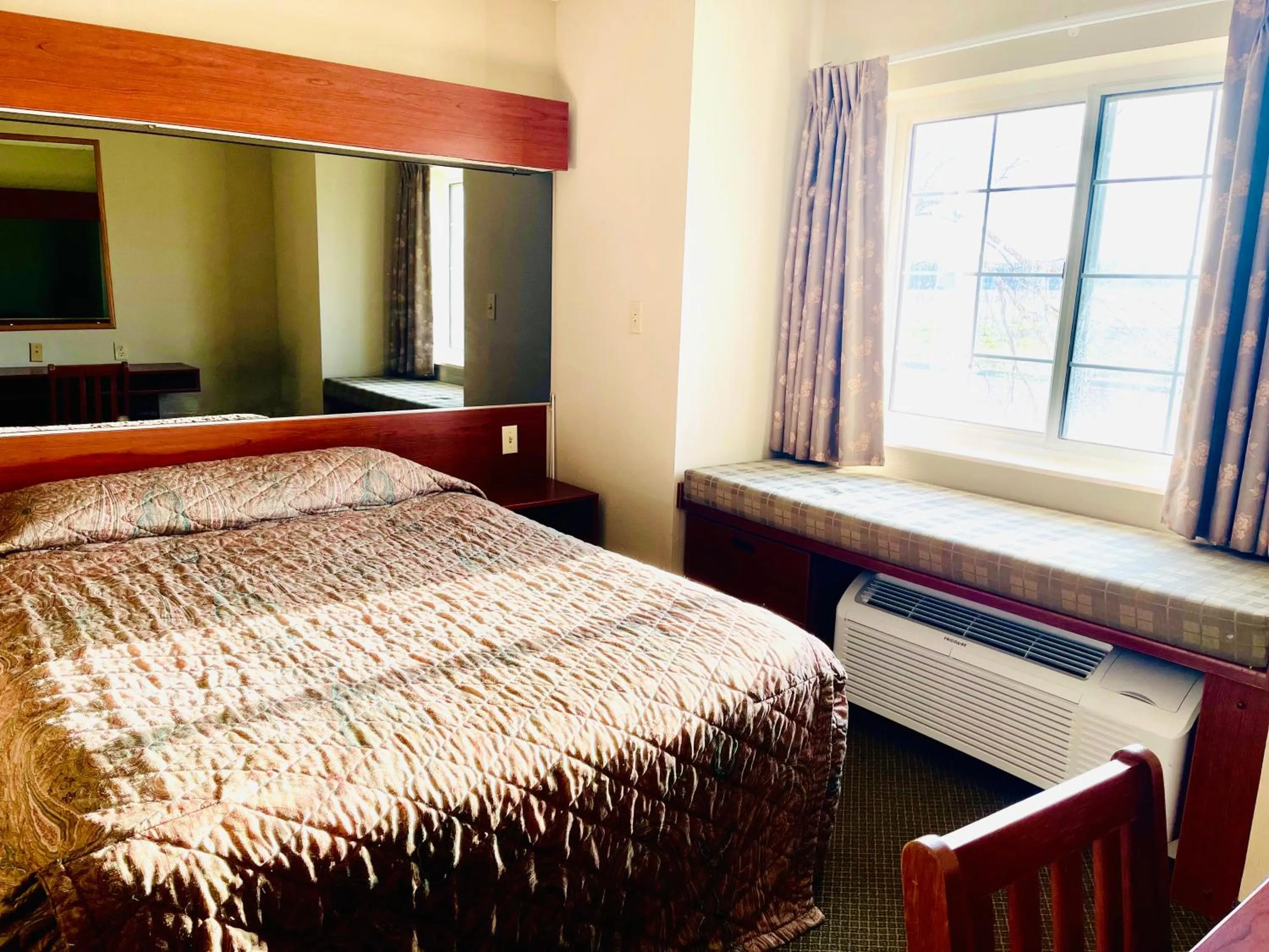 View (from property/room), Bed in WELCOME INN & SUITES