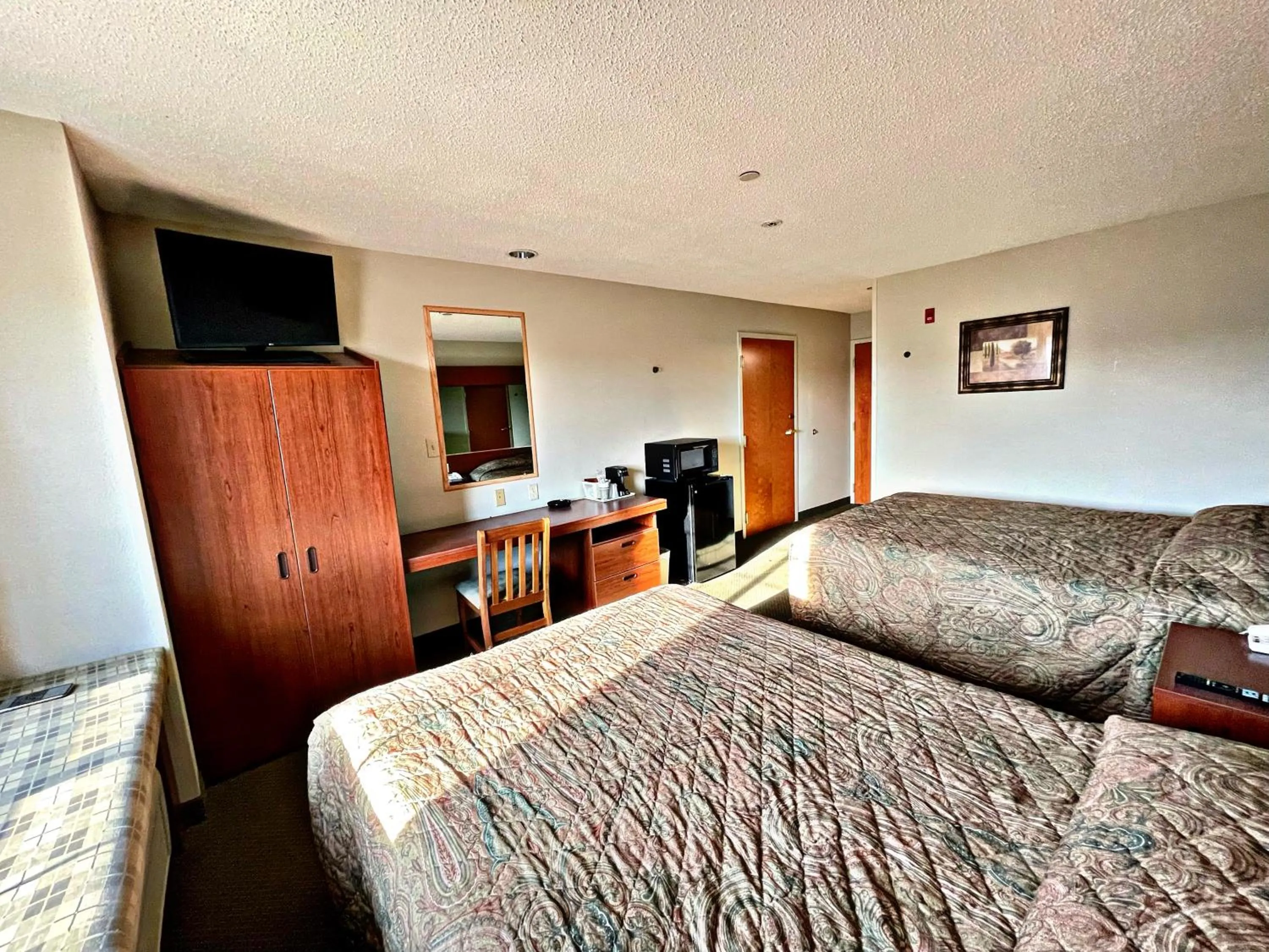 Photo of the whole room, Bed in WELCOME INN & SUITES