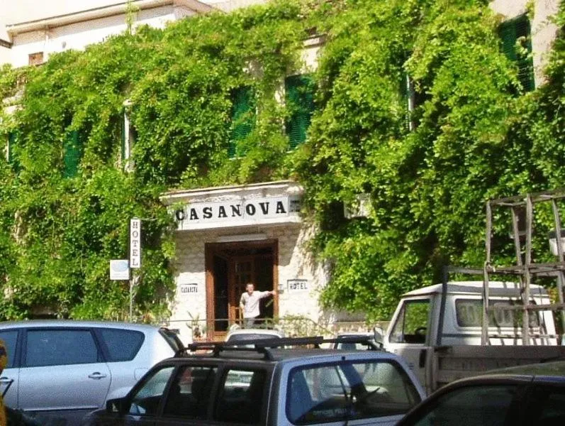 Facade/entrance in Hotel Casanova