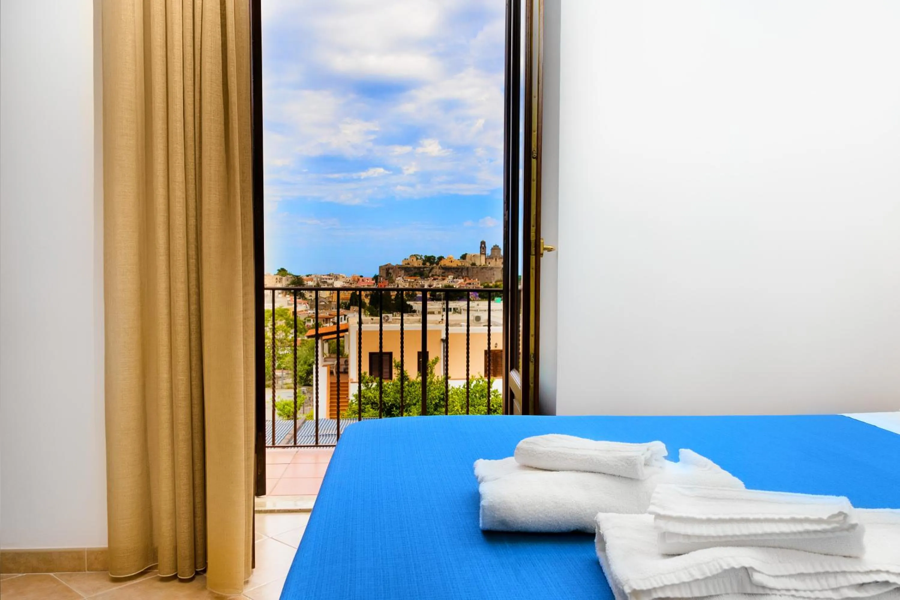 Sea view, Bed in Hotel Villa Cute - HVC