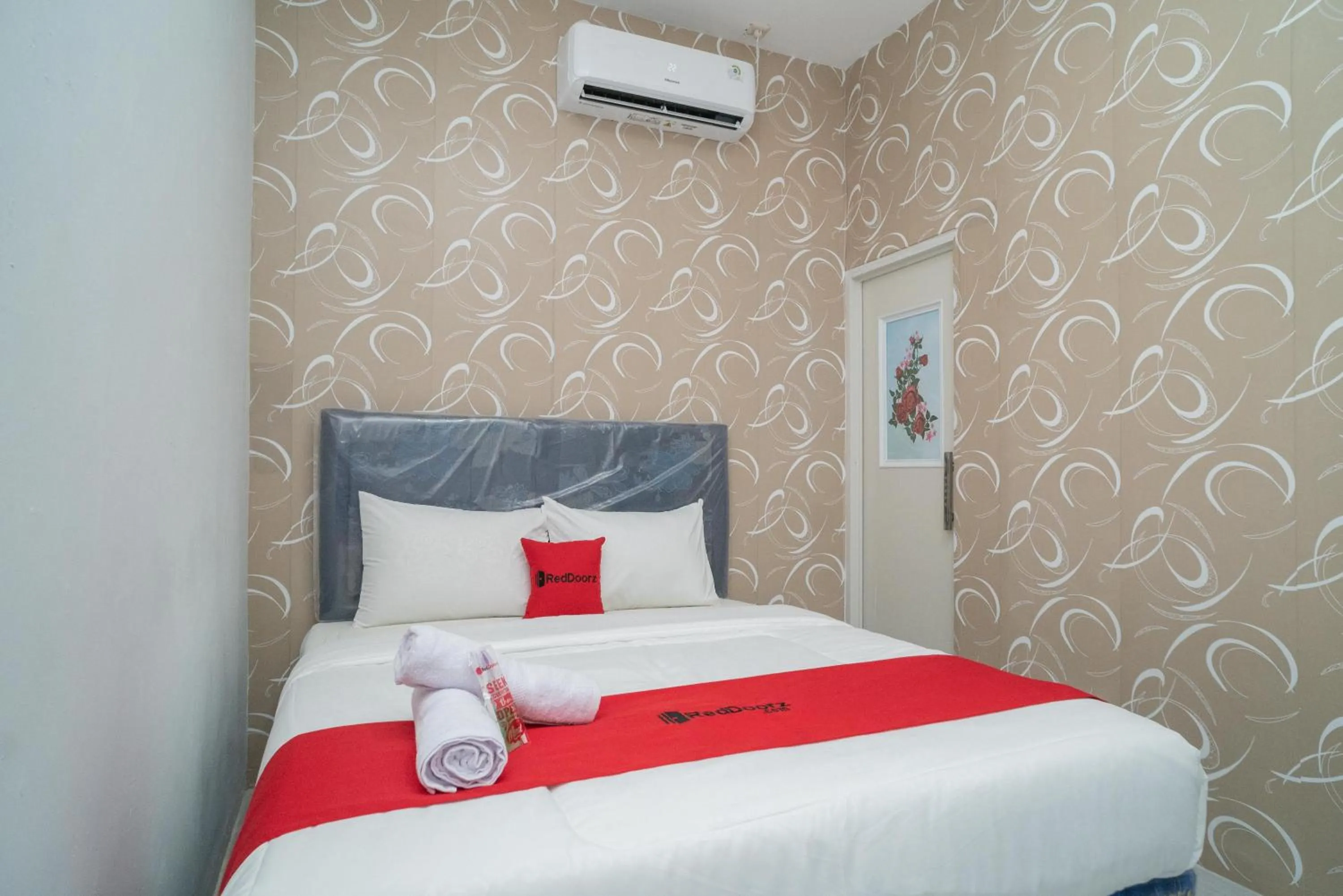 Bed in RedDoorz near Sarinah Jakarta