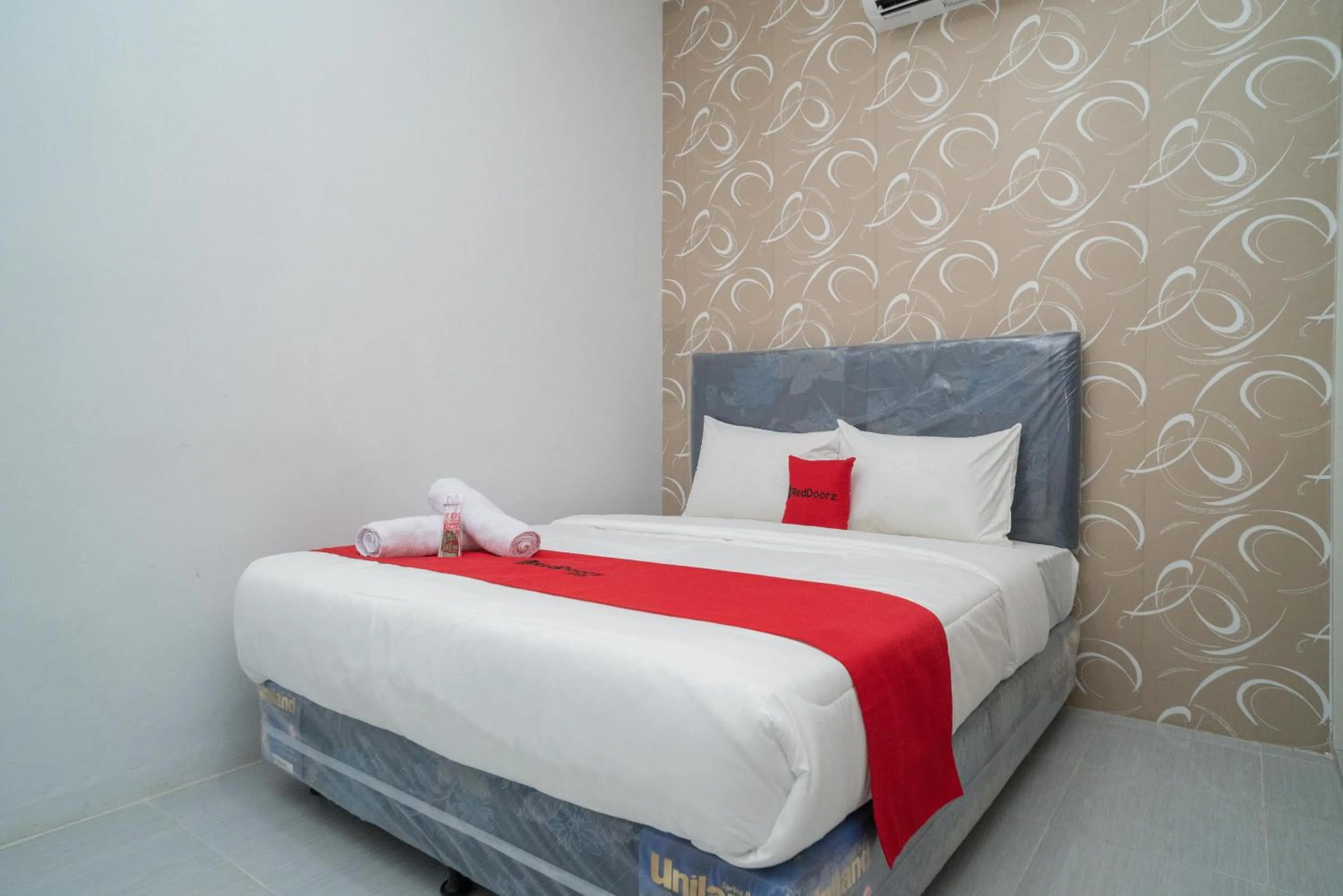 Bed in RedDoorz near Sarinah Jakarta