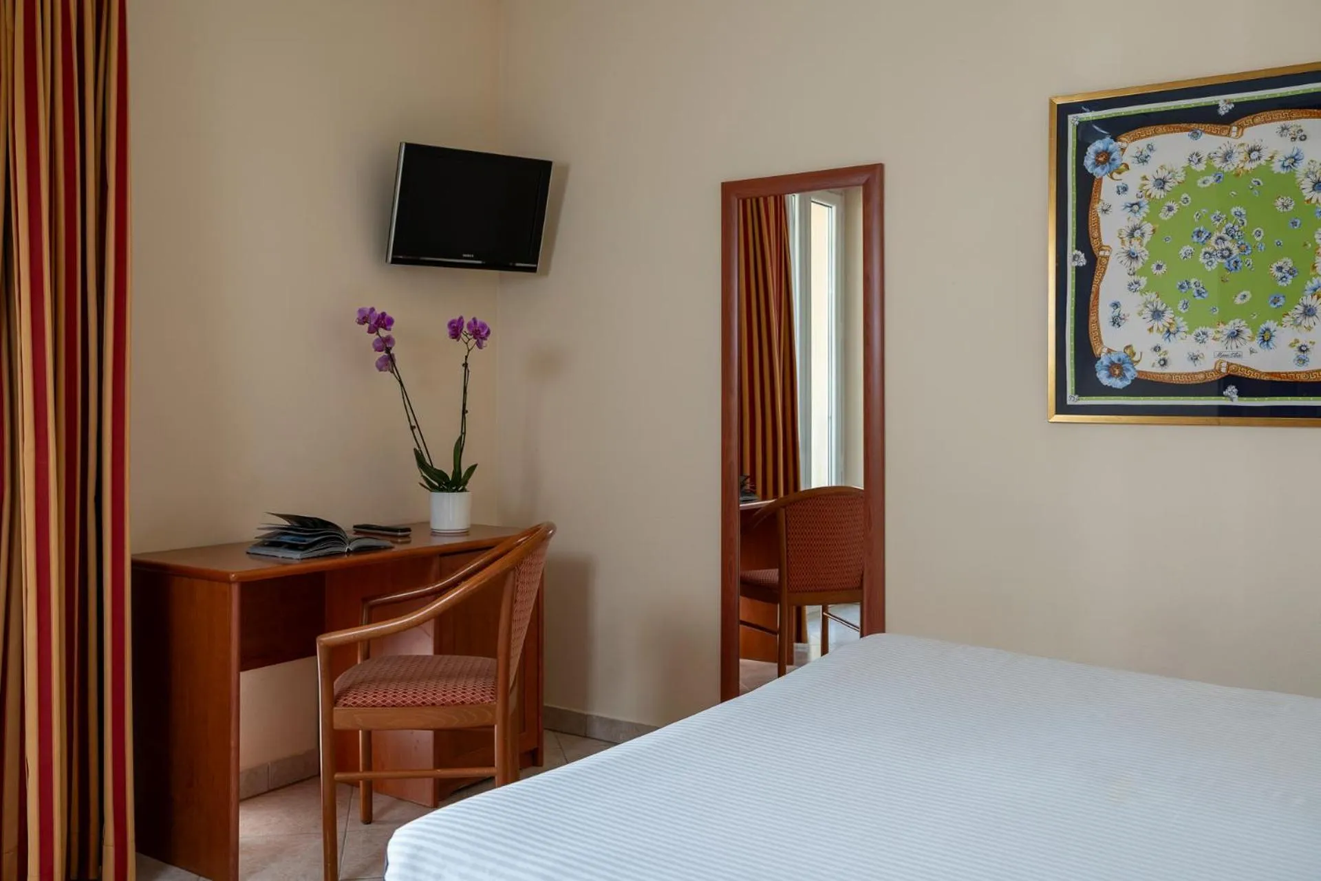 Bedroom, Bed in Hotel Regina