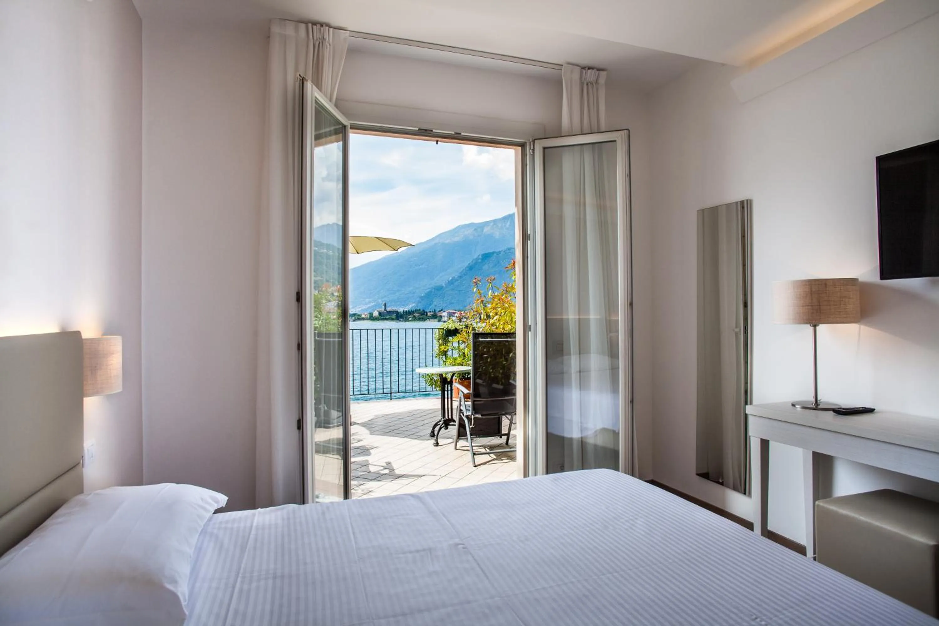 View (from property/room), Bed in Hotel Regina