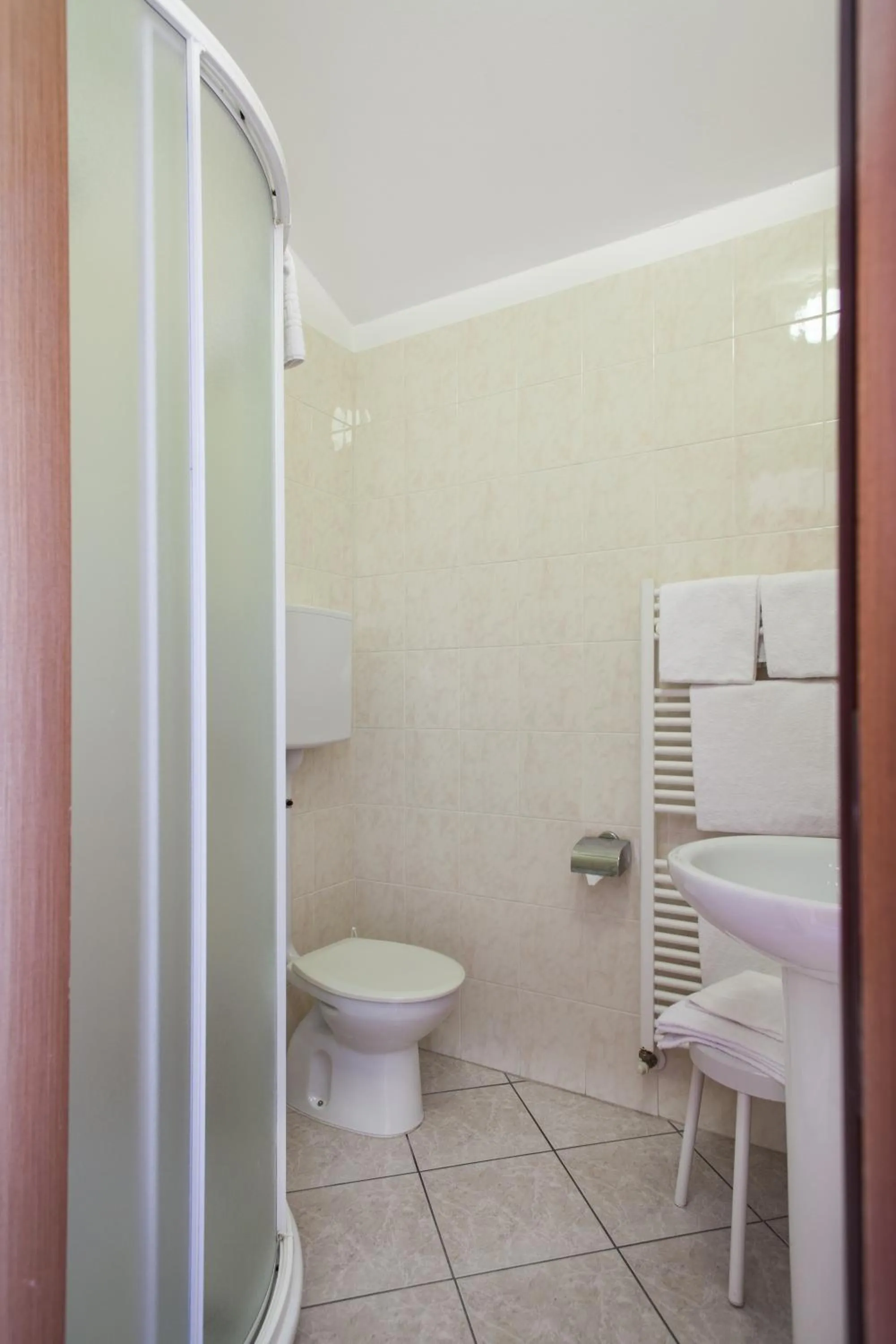 Shower in Hotel Regina