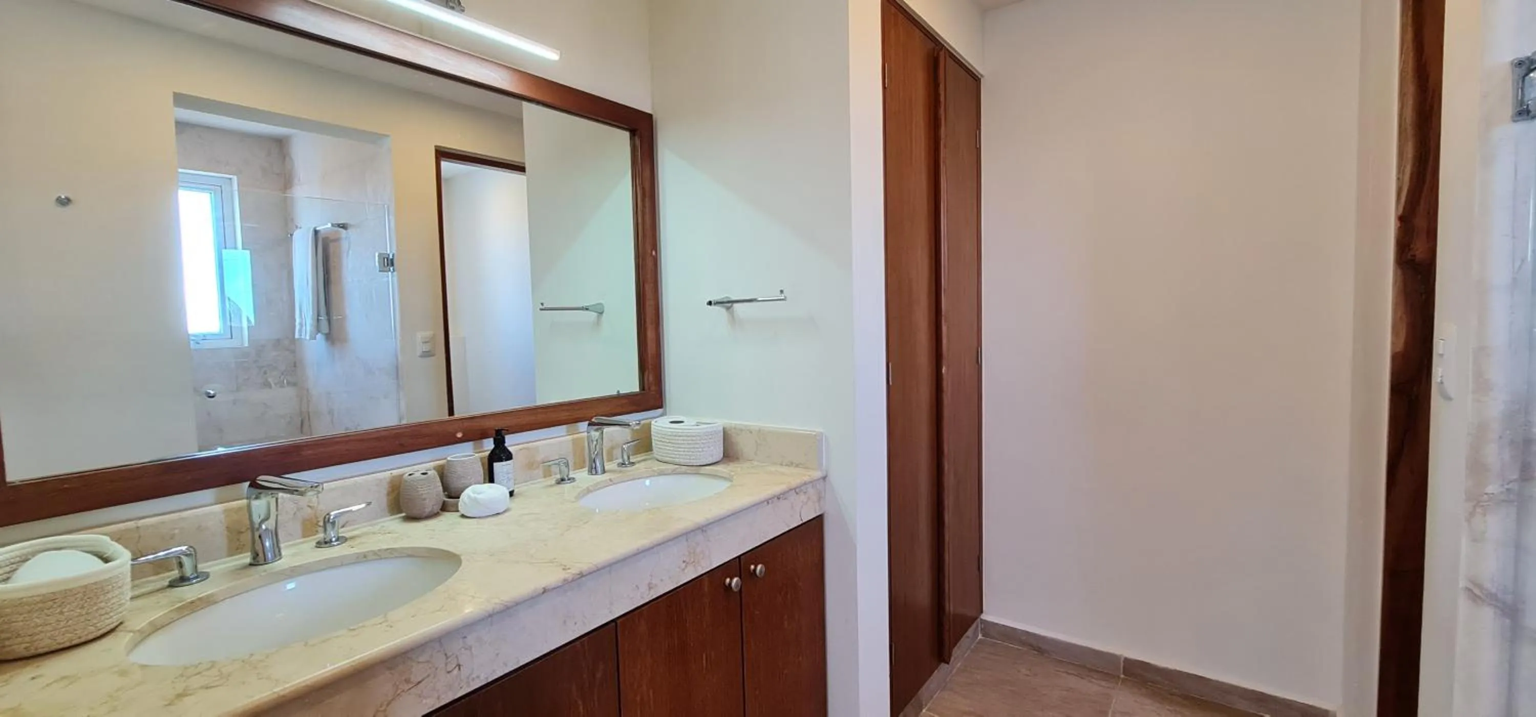 Bathroom in CASA REYES Stunning Rooftop Oceanview
