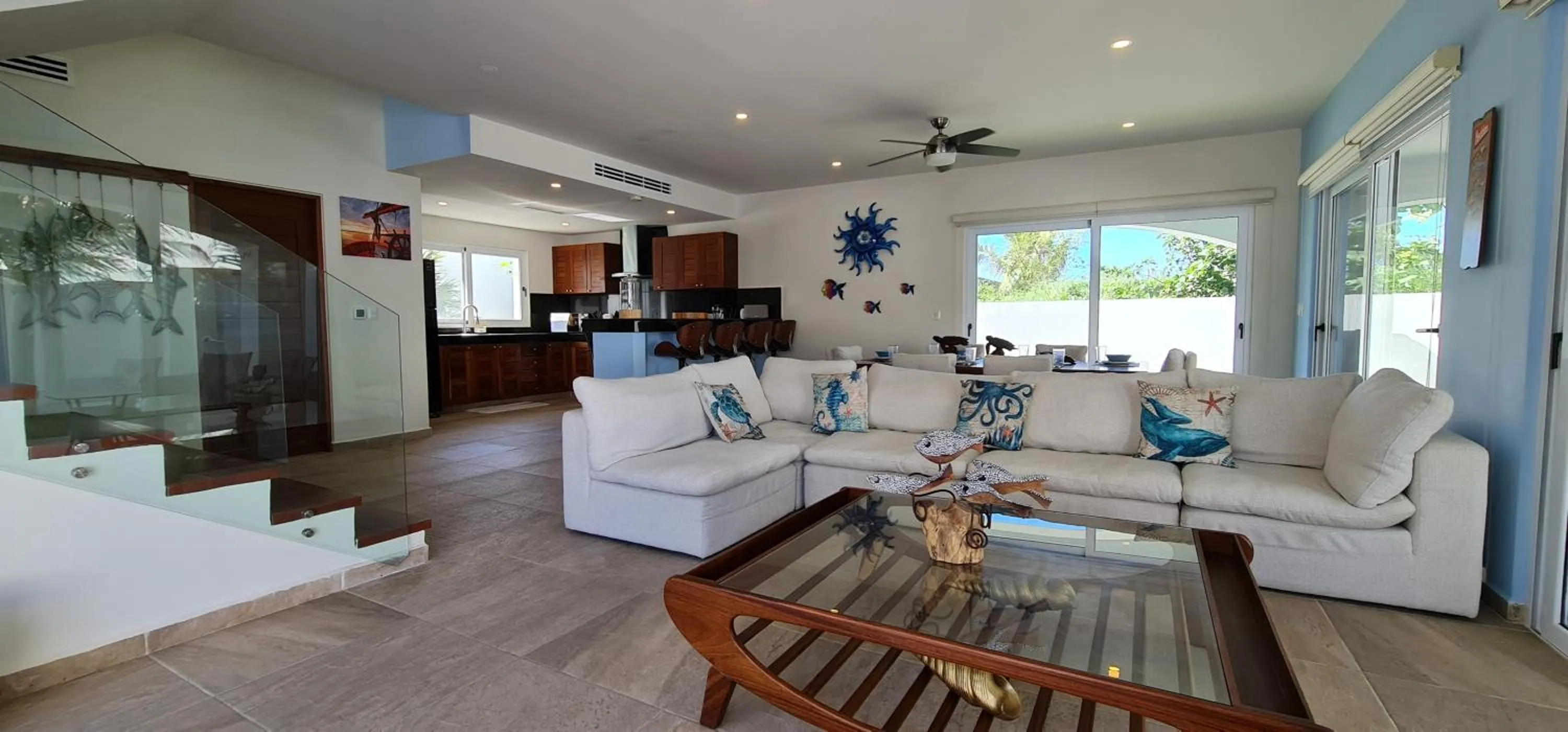 Living room in CASA REYES Stunning Rooftop Oceanview