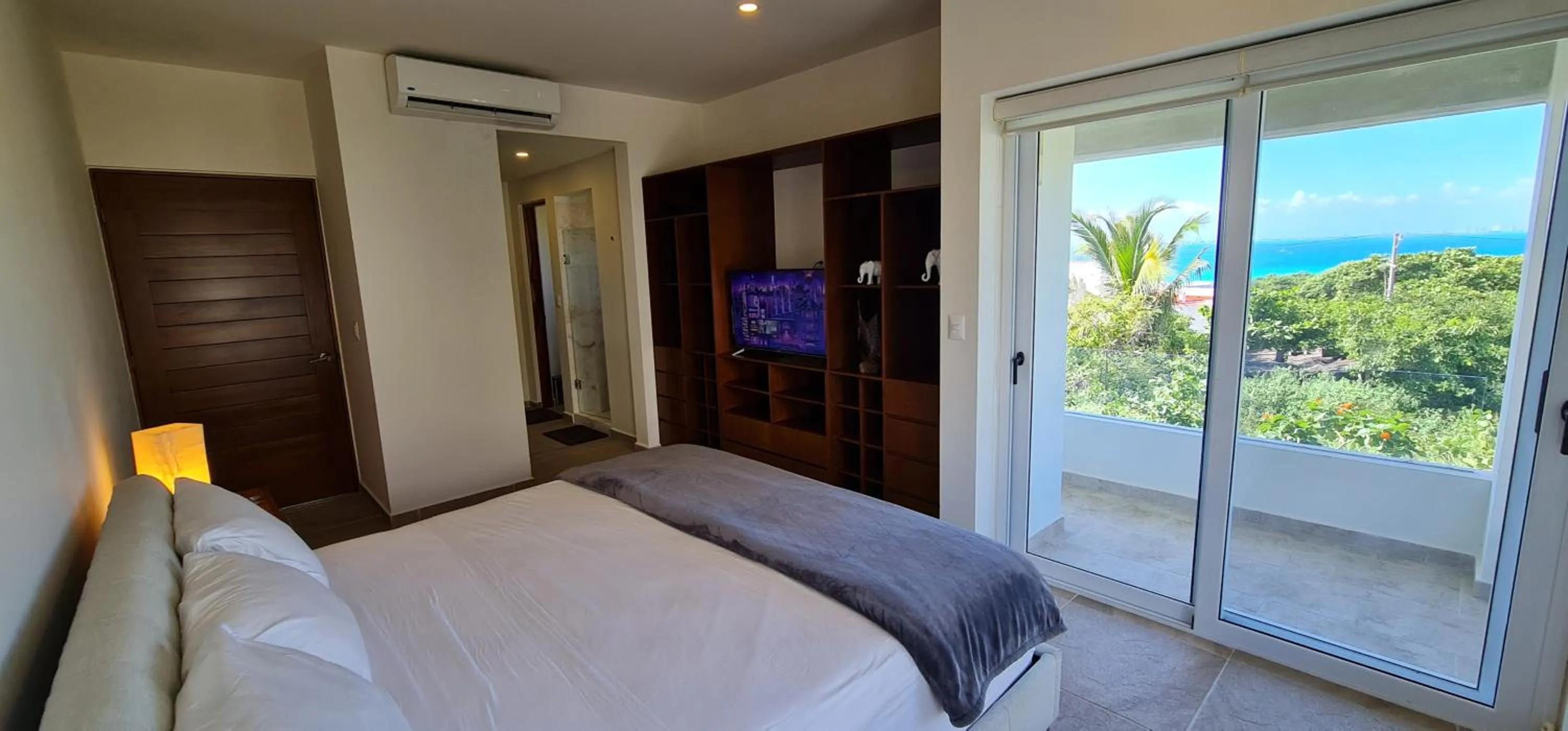 Bedroom, Bed in CASA REYES Stunning Rooftop Oceanview