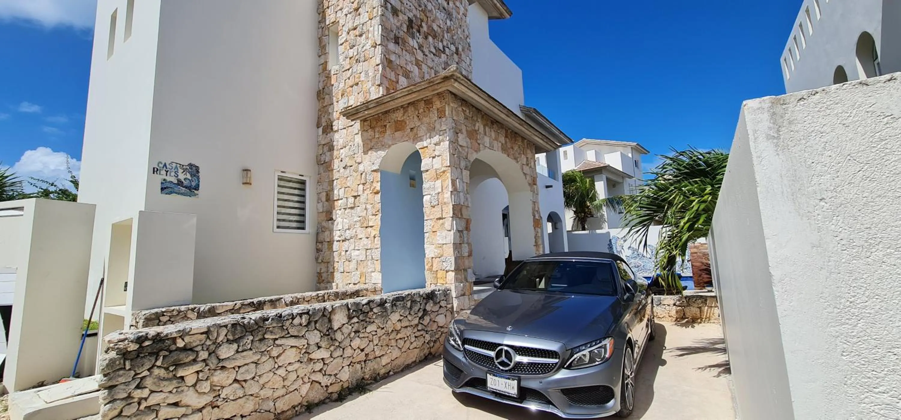 Property building in CASA REYES Stunning Rooftop Oceanview