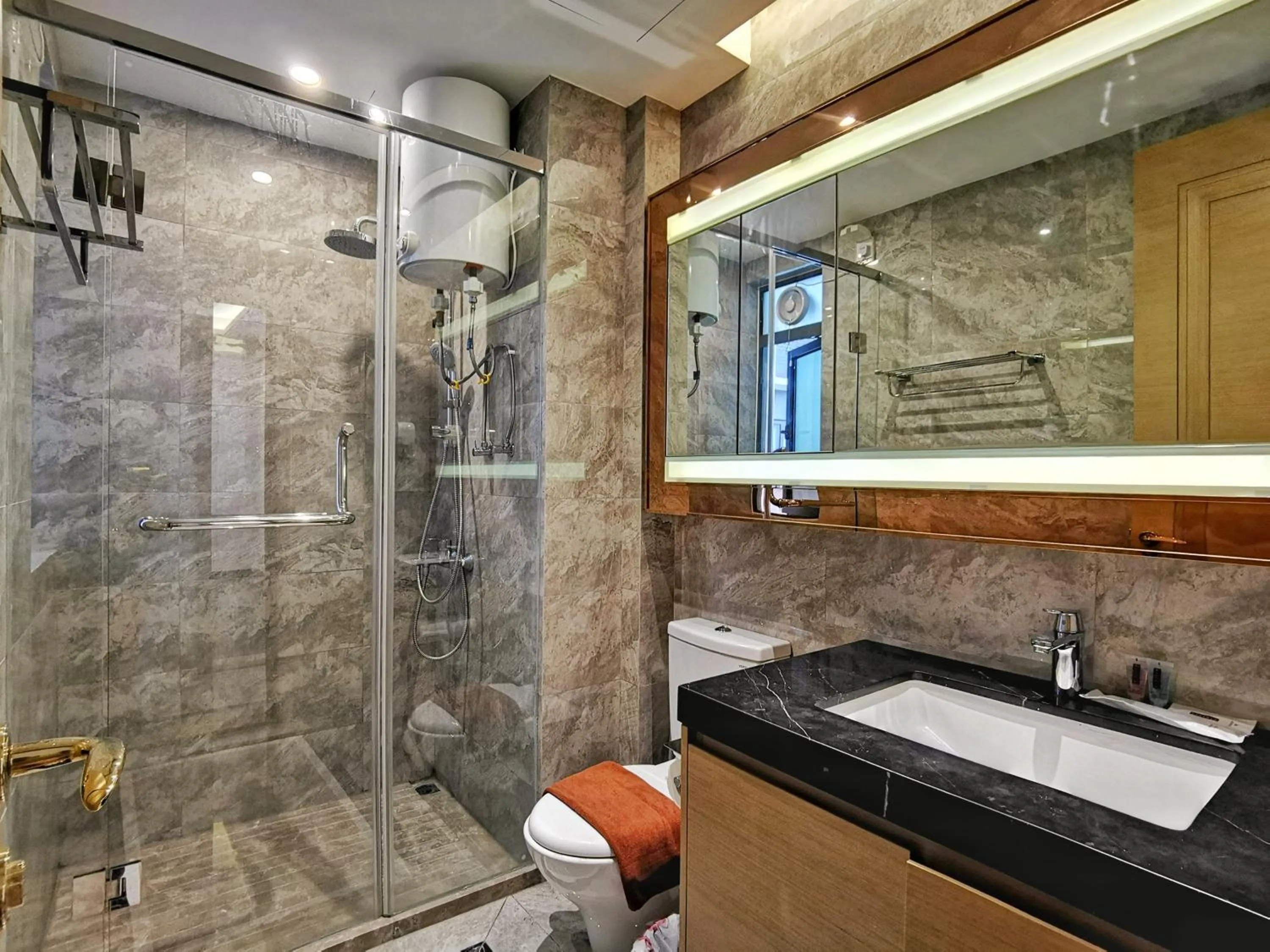 Bathroom in Yussy Homestay at R&F Princess Cove