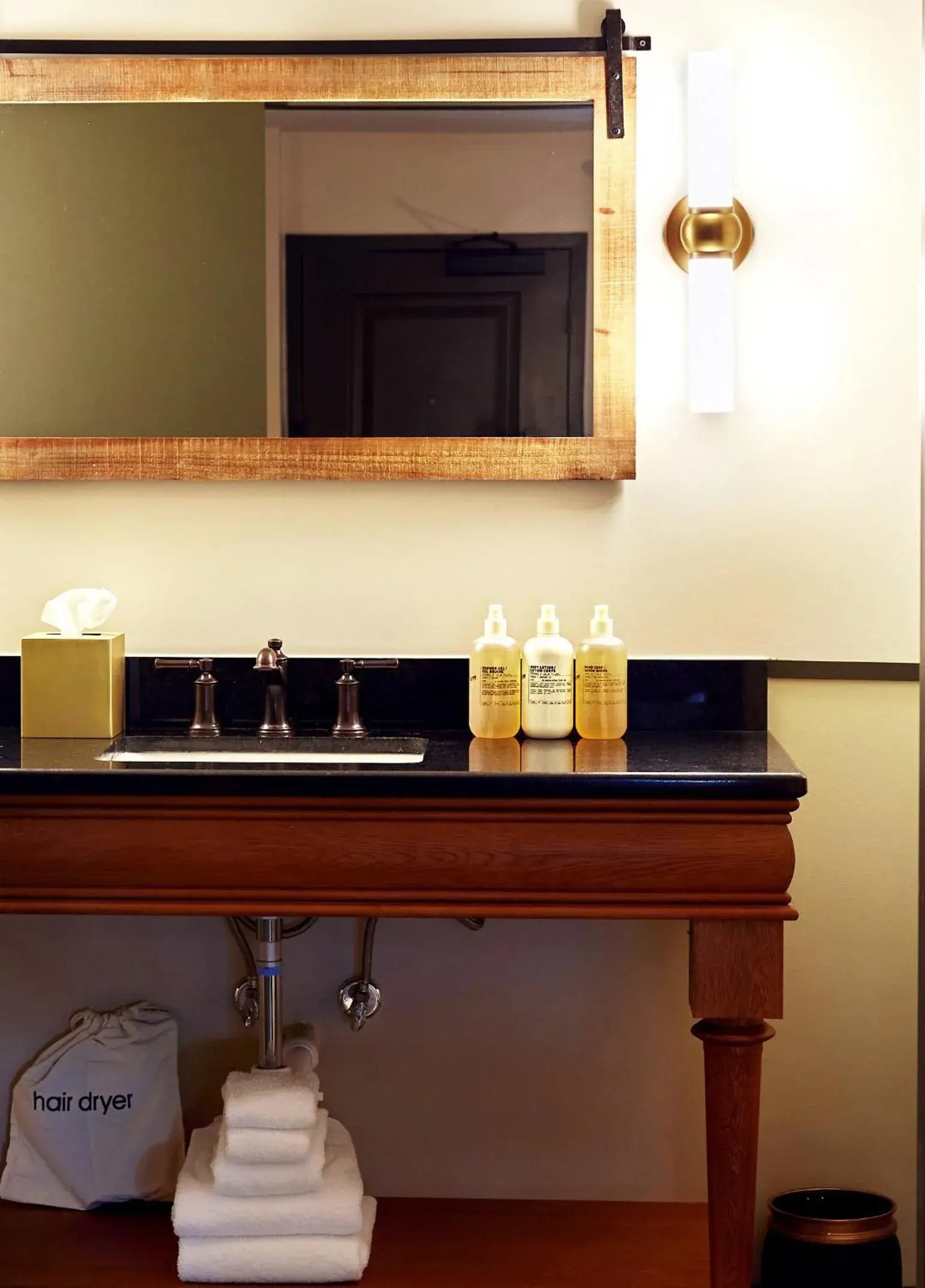 Superior King Room in Berkshires Untold Superior King Room in Berkshires Untold