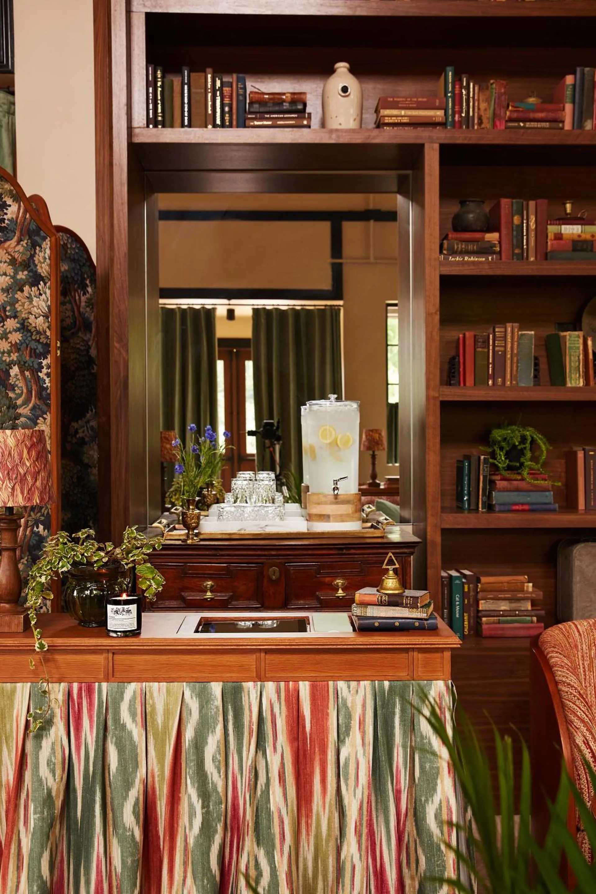 Communal lounge/ TV room in Berkshires Untold