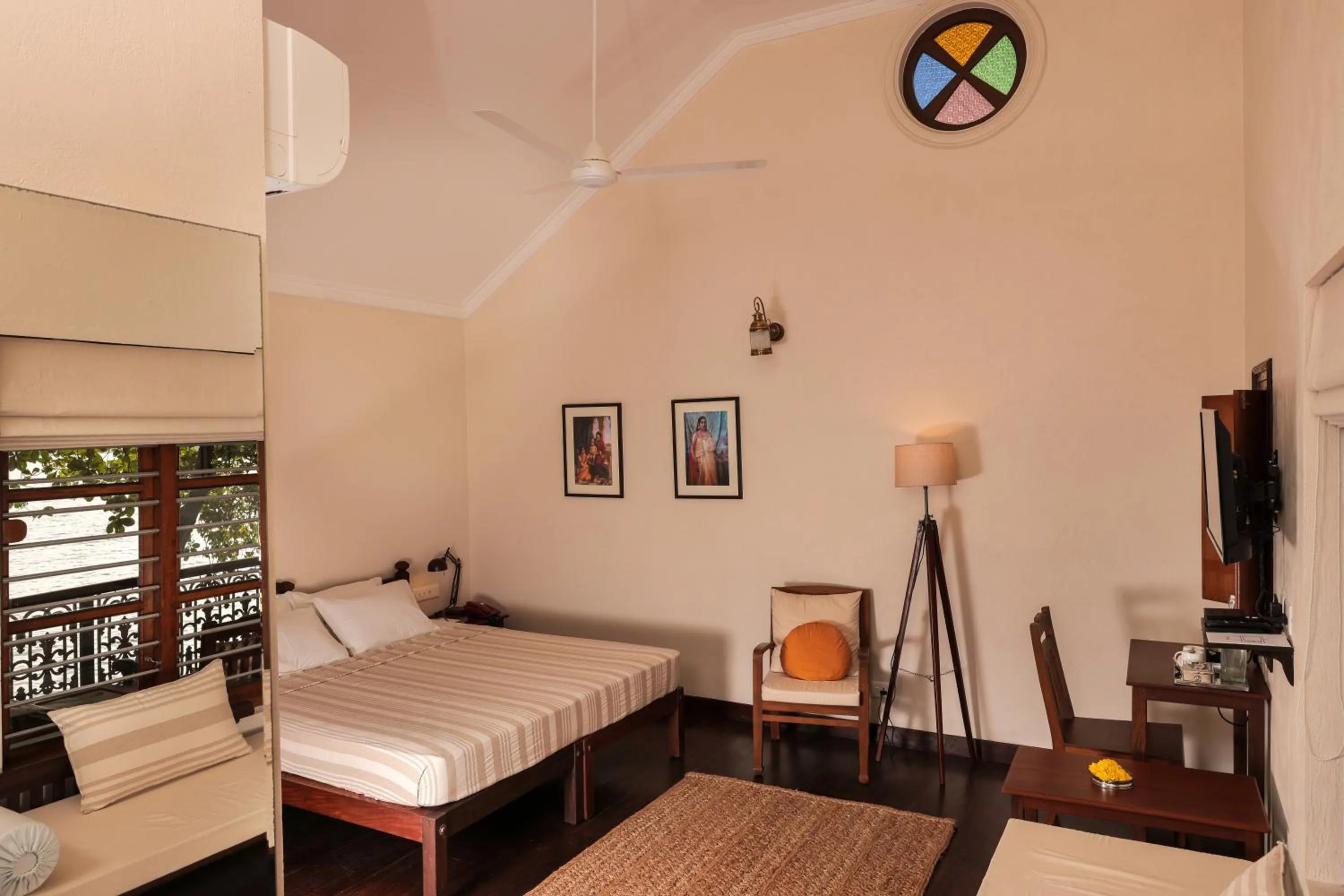 Bed in Samiira on Ashtamudi Lake