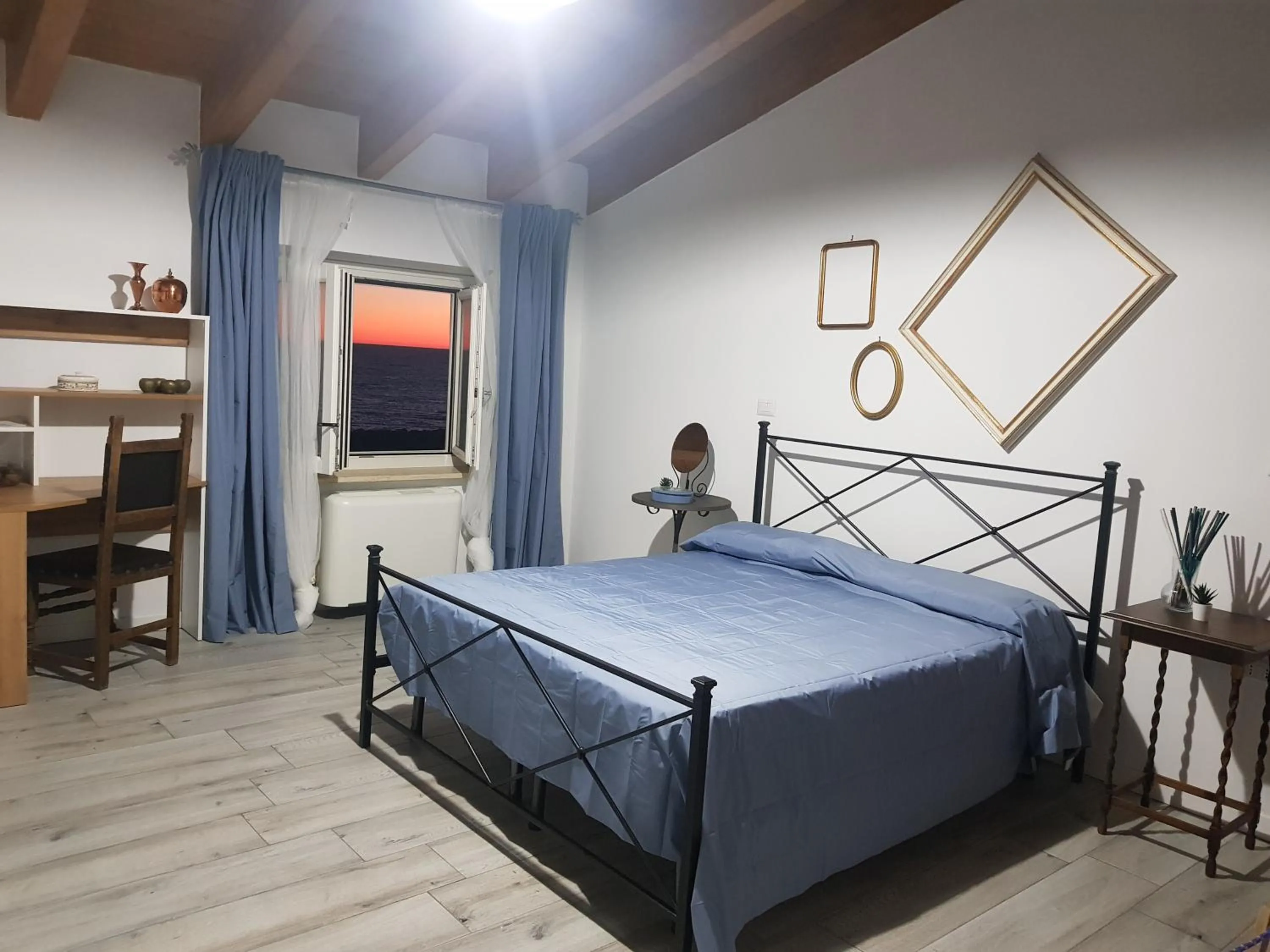 Photo of the whole room, Bed in Nottola B&B