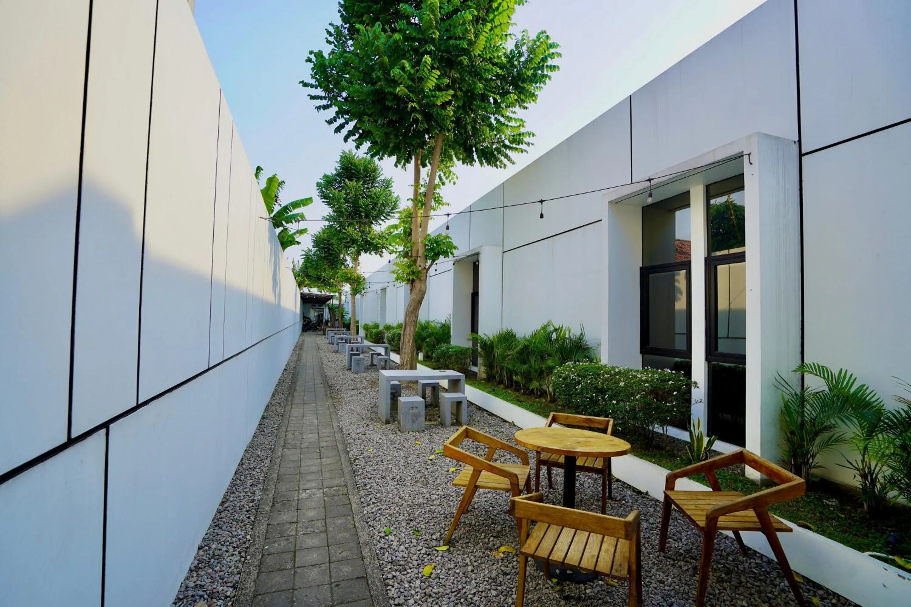 Seating area in OFO Kost Premium Kampung Inggris Pare Syariah Mitra RedDoorz