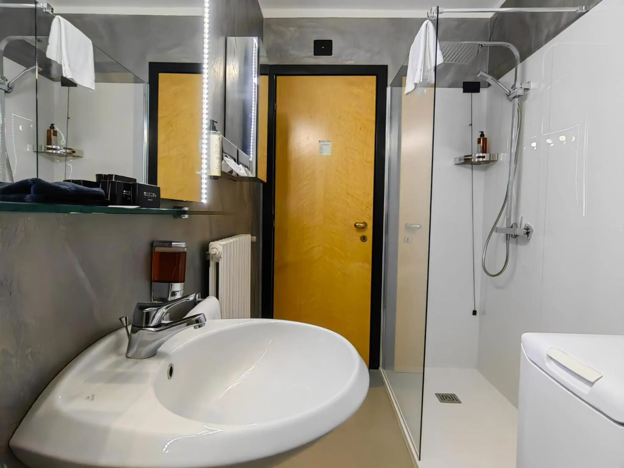 Bathroom in Hotel Ancora