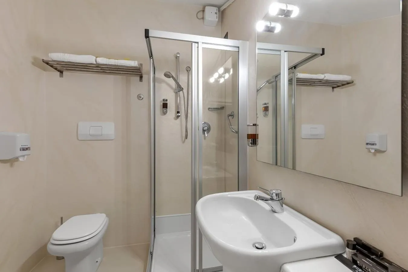 Bathroom in Hotel Ancora