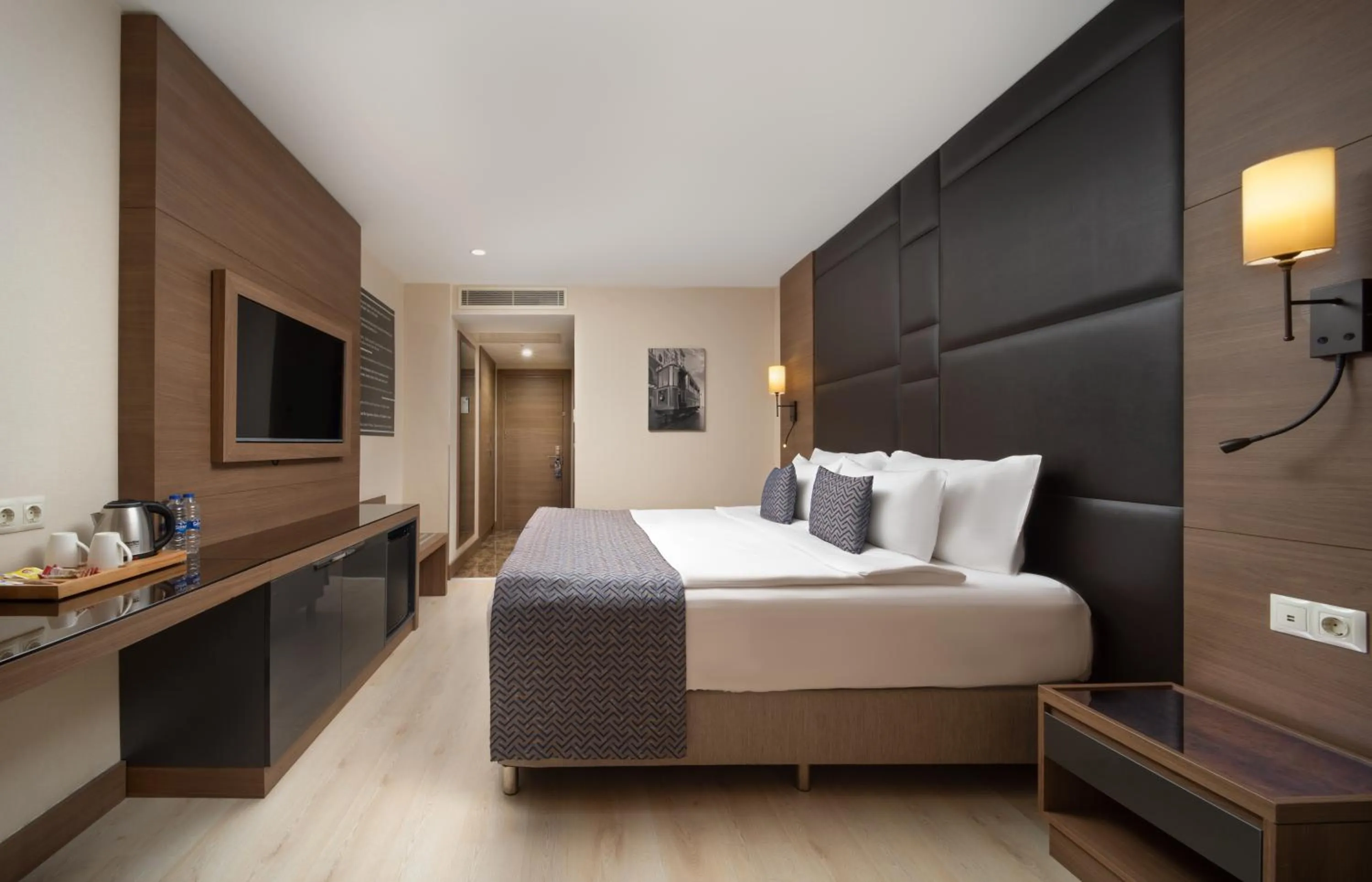 Photo of the whole room, Bed in TRYP By Wyndham Istanbul Sisli Hotel