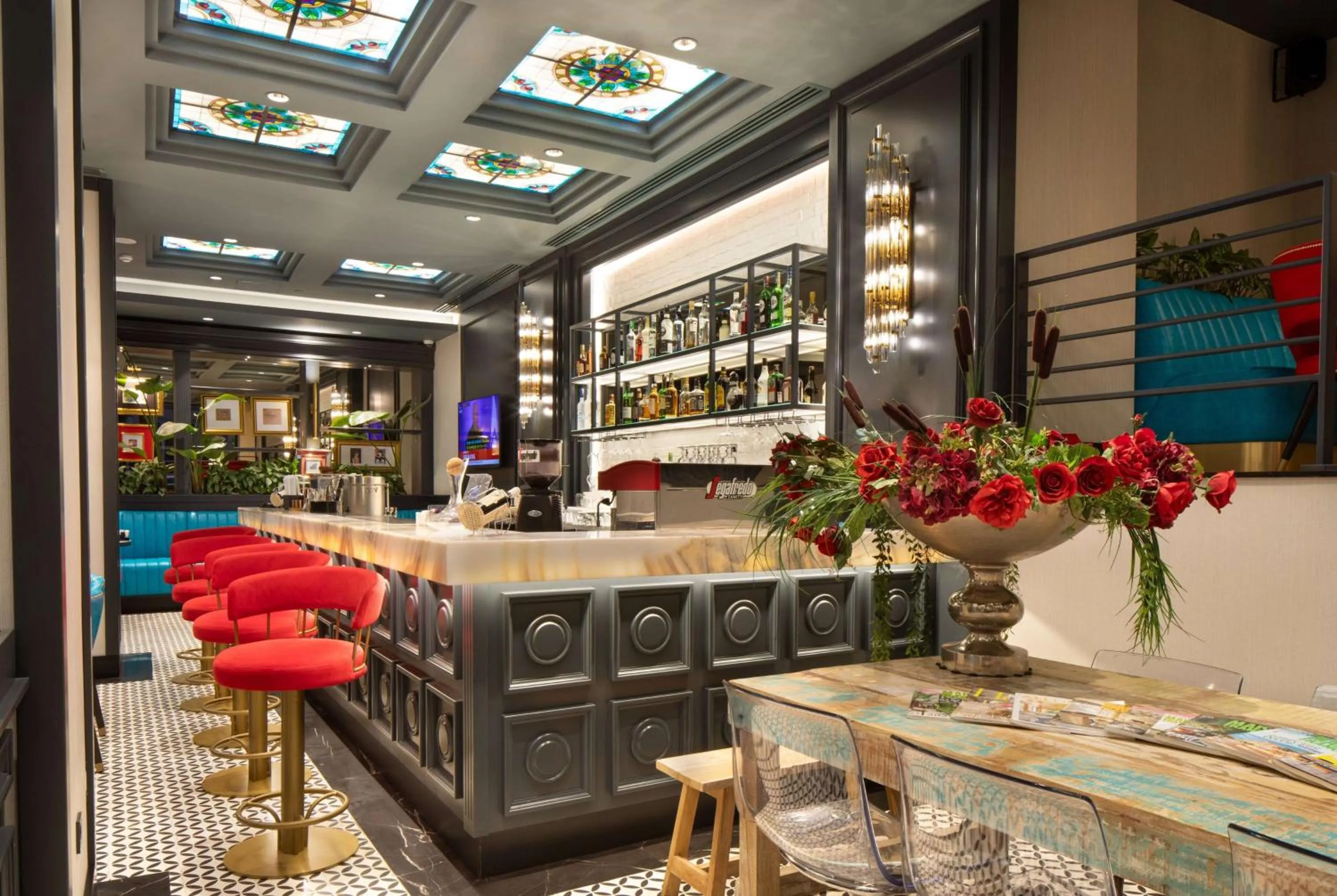 Lounge or bar in TRYP By Wyndham Istanbul Sisli Hotel