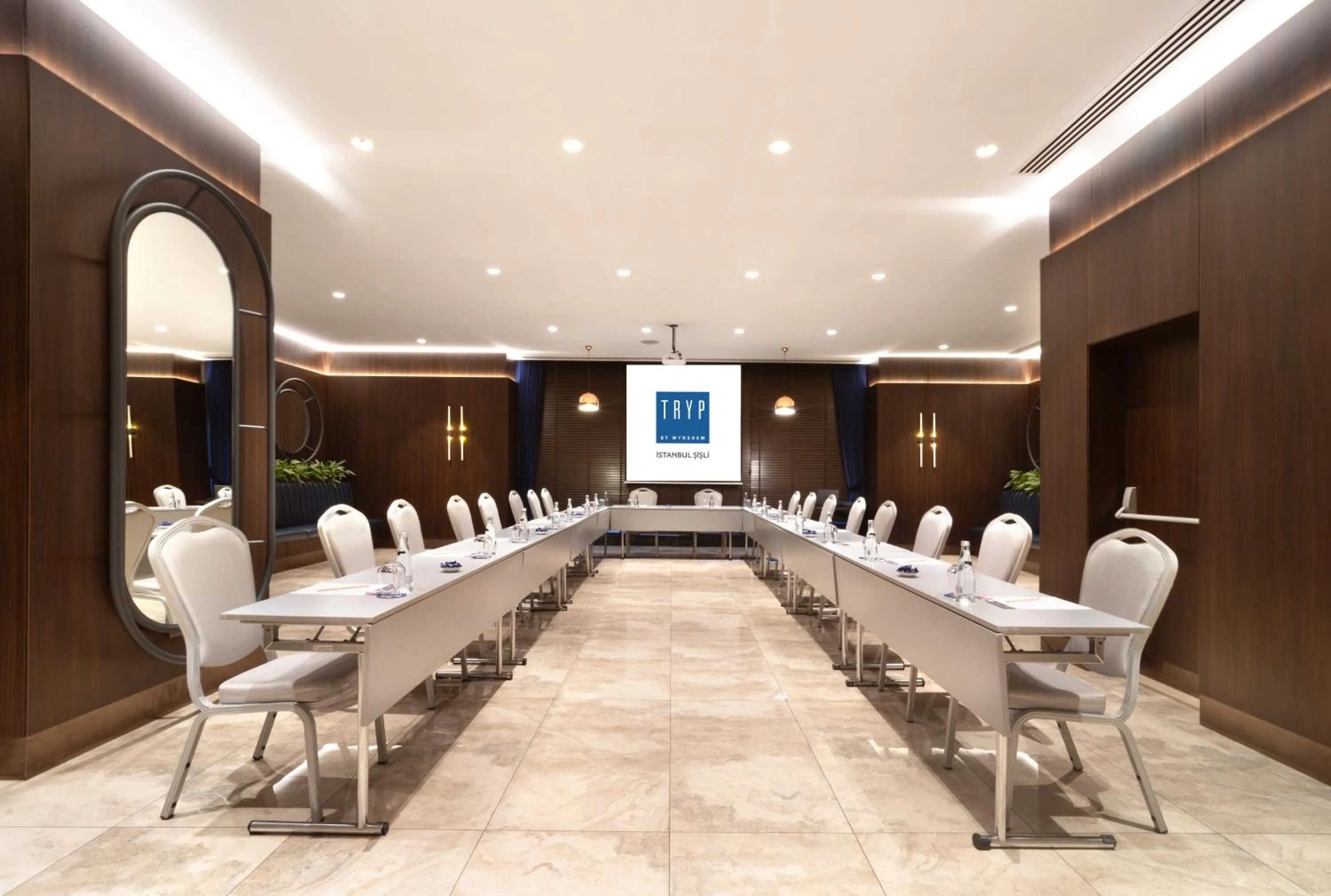 Meeting/conference room in TRYP By Wyndham Istanbul Sisli Hotel
