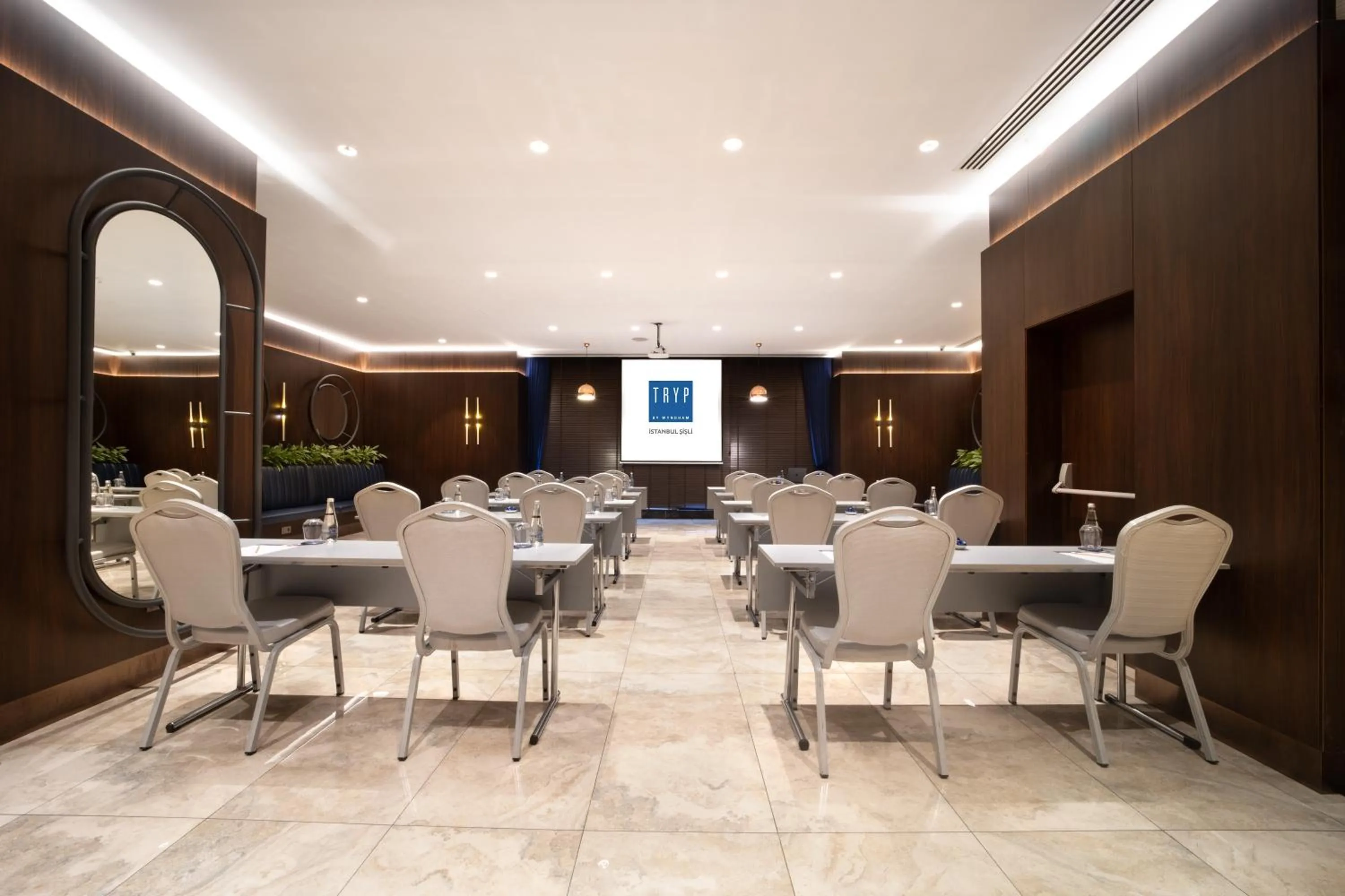Meeting/conference room in TRYP By Wyndham Istanbul Sisli Hotel