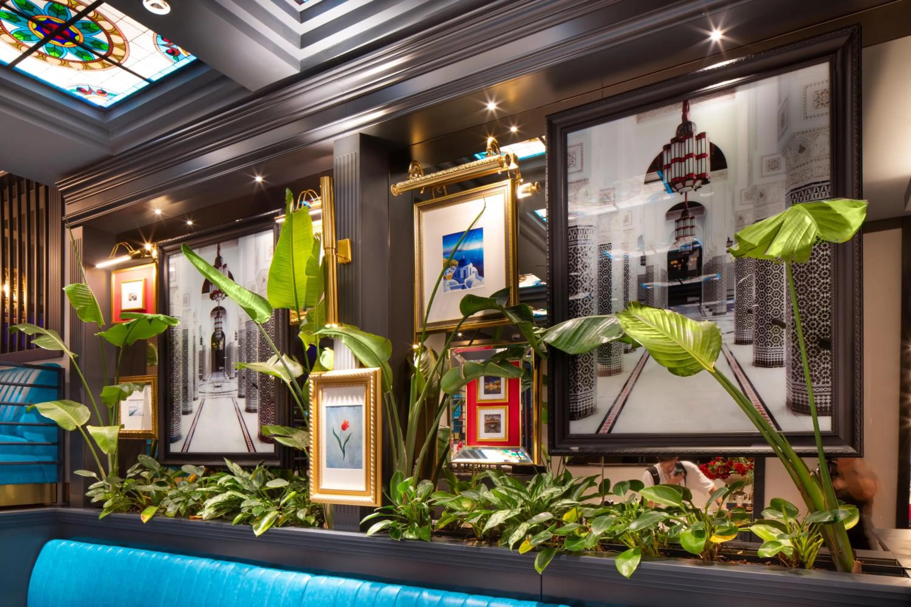 Lounge or bar in TRYP By Wyndham Istanbul Sisli Hotel