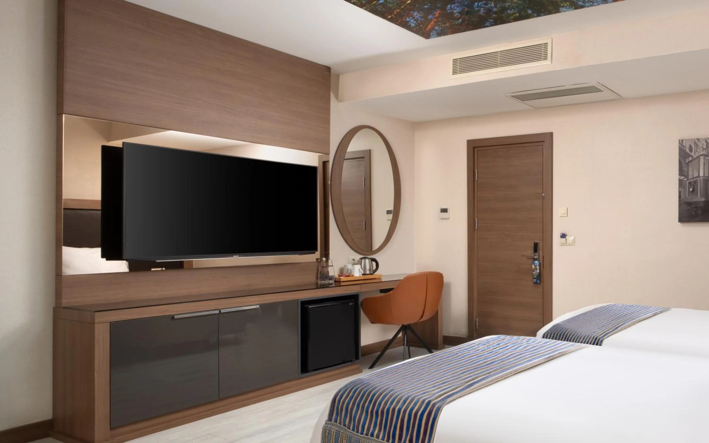 Photo of the whole room, Bed in TRYP By Wyndham Istanbul Sisli Hotel