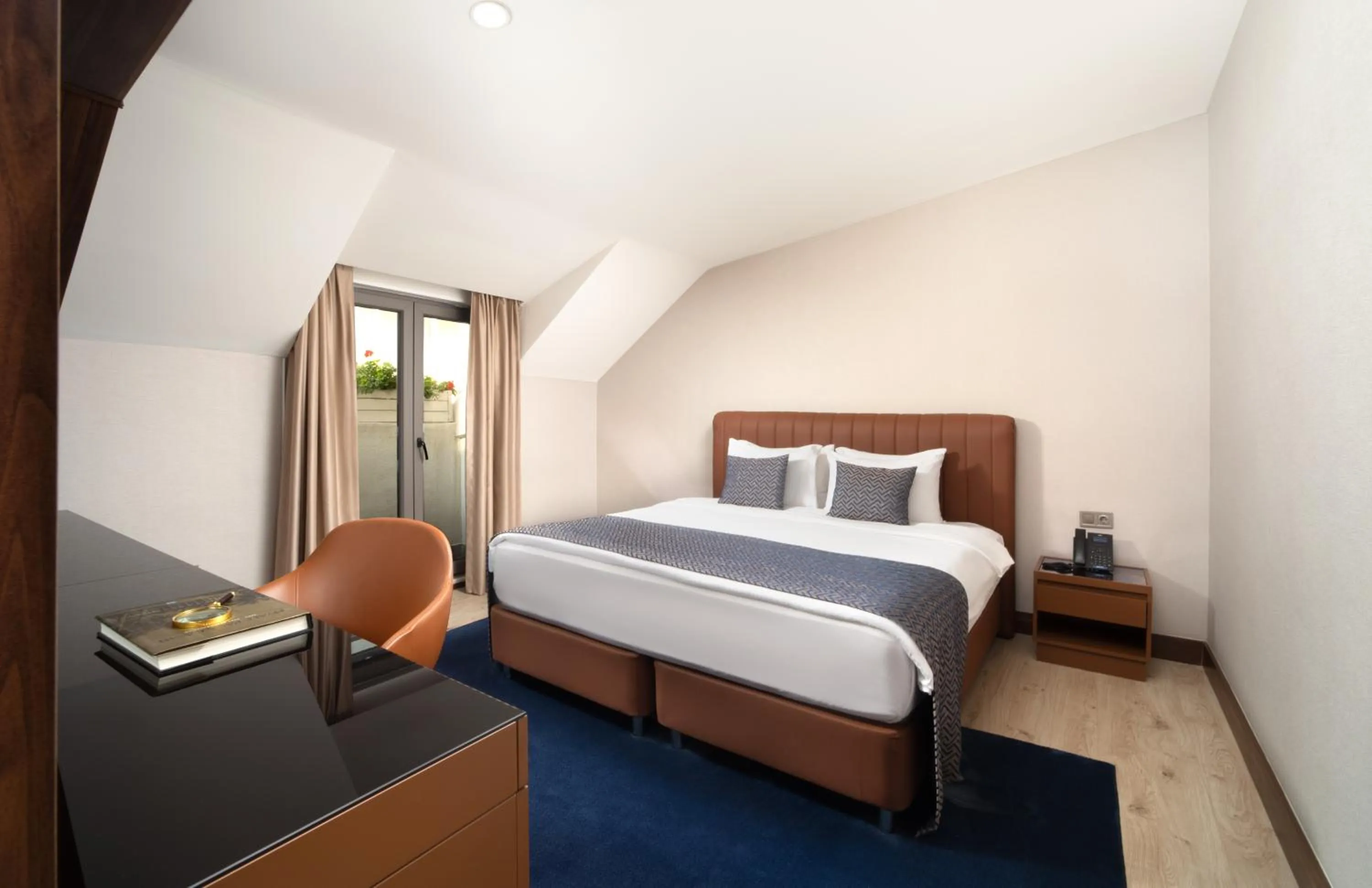 Bedroom, Bed in TRYP By Wyndham Istanbul Sisli Hotel