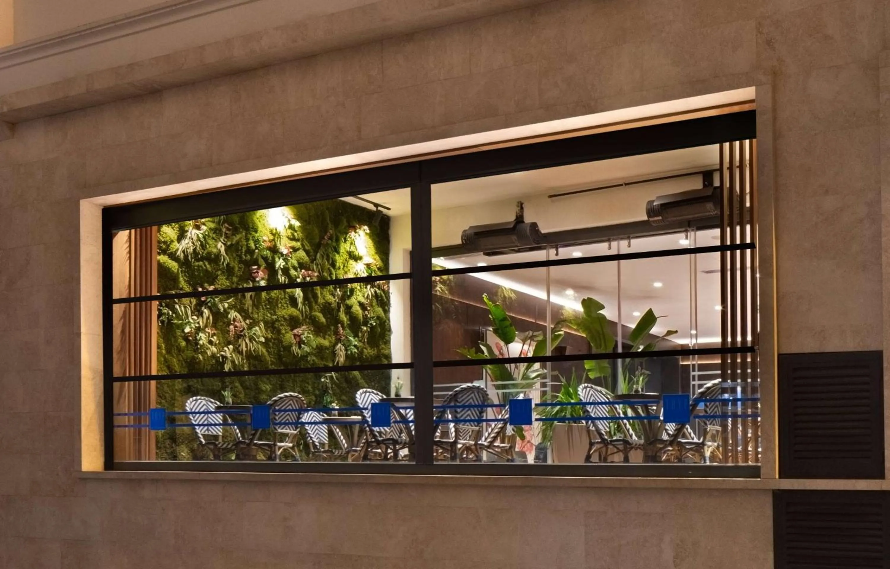 Restaurant/places to eat in TRYP By Wyndham Istanbul Sisli Hotel