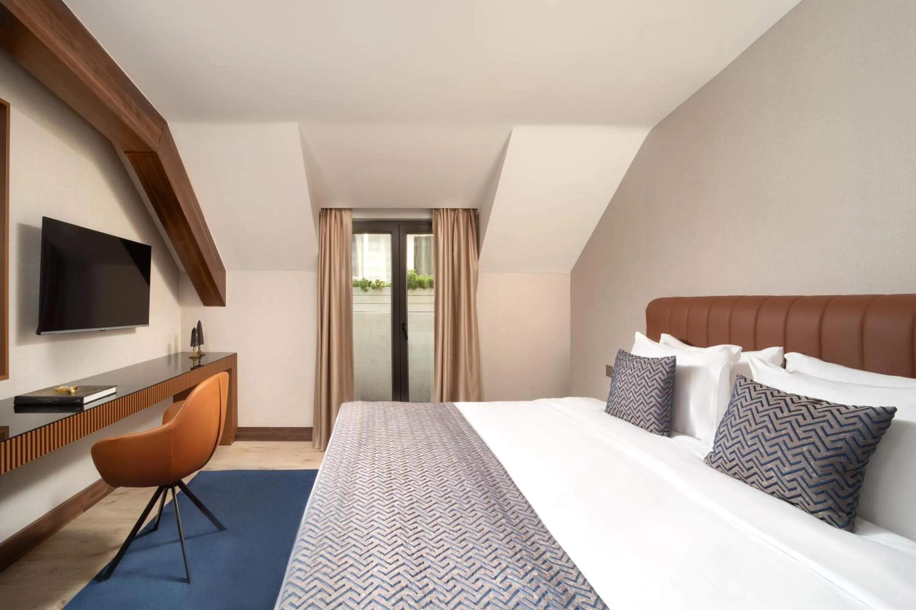 Bedroom, Bed in TRYP By Wyndham Istanbul Sisli Hotel