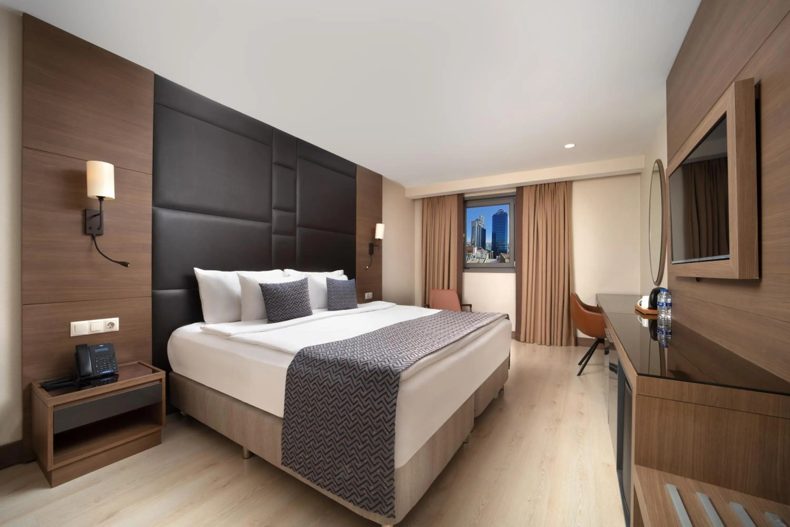 Photo of the whole room, Bed in TRYP By Wyndham Istanbul Sisli Hotel