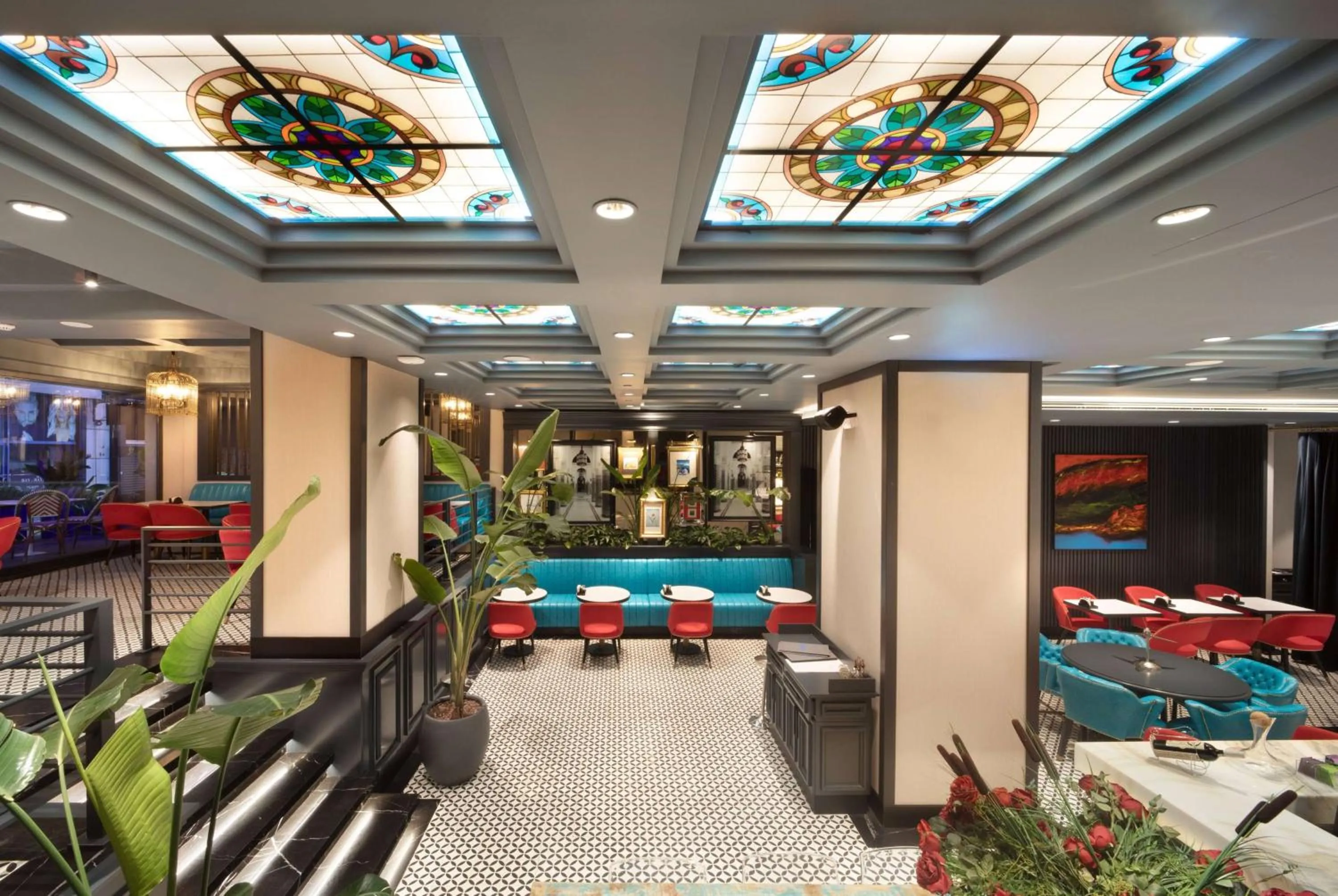 Lounge or bar in TRYP By Wyndham Istanbul Sisli Hotel