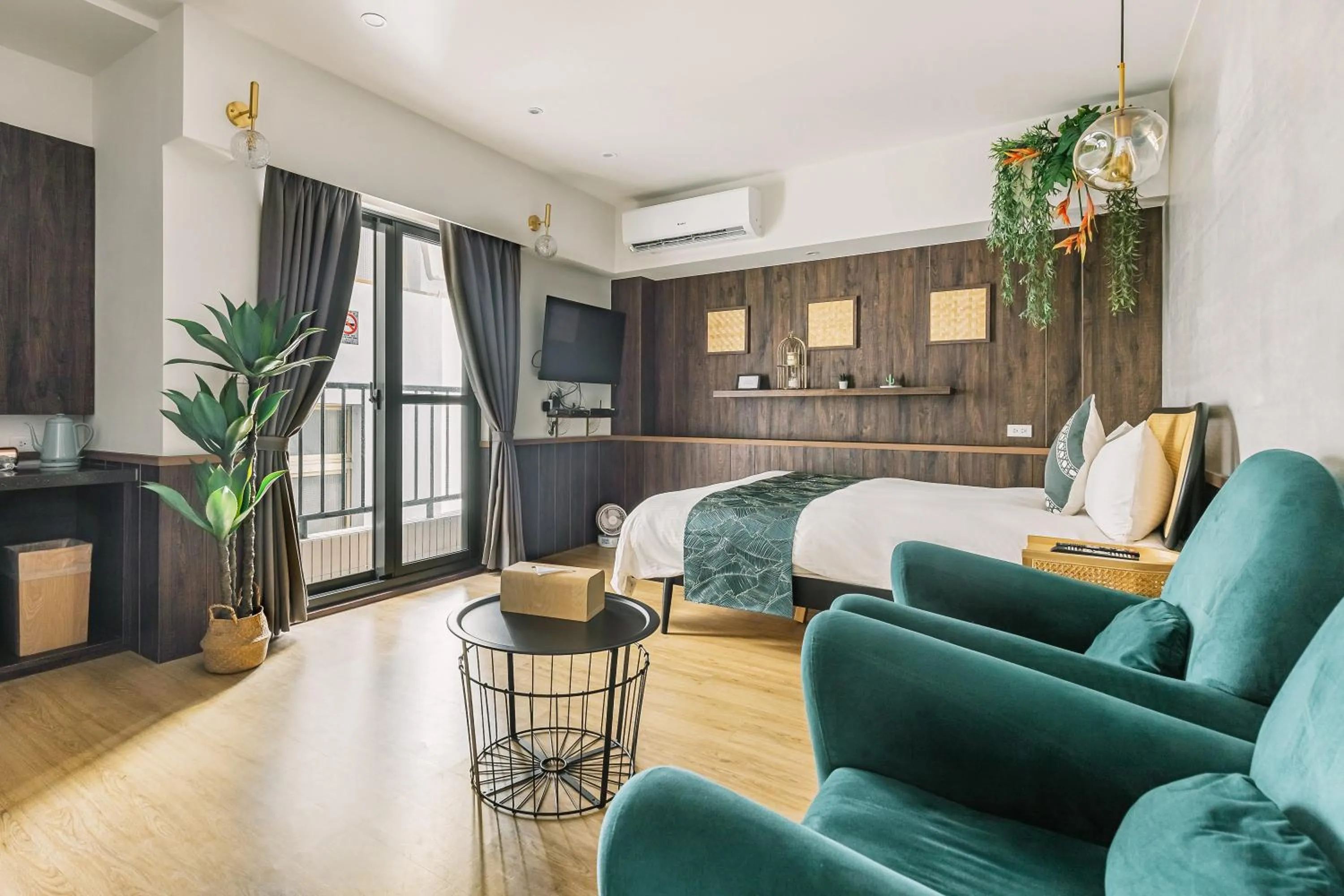 Photo of the whole room in Nan Nan