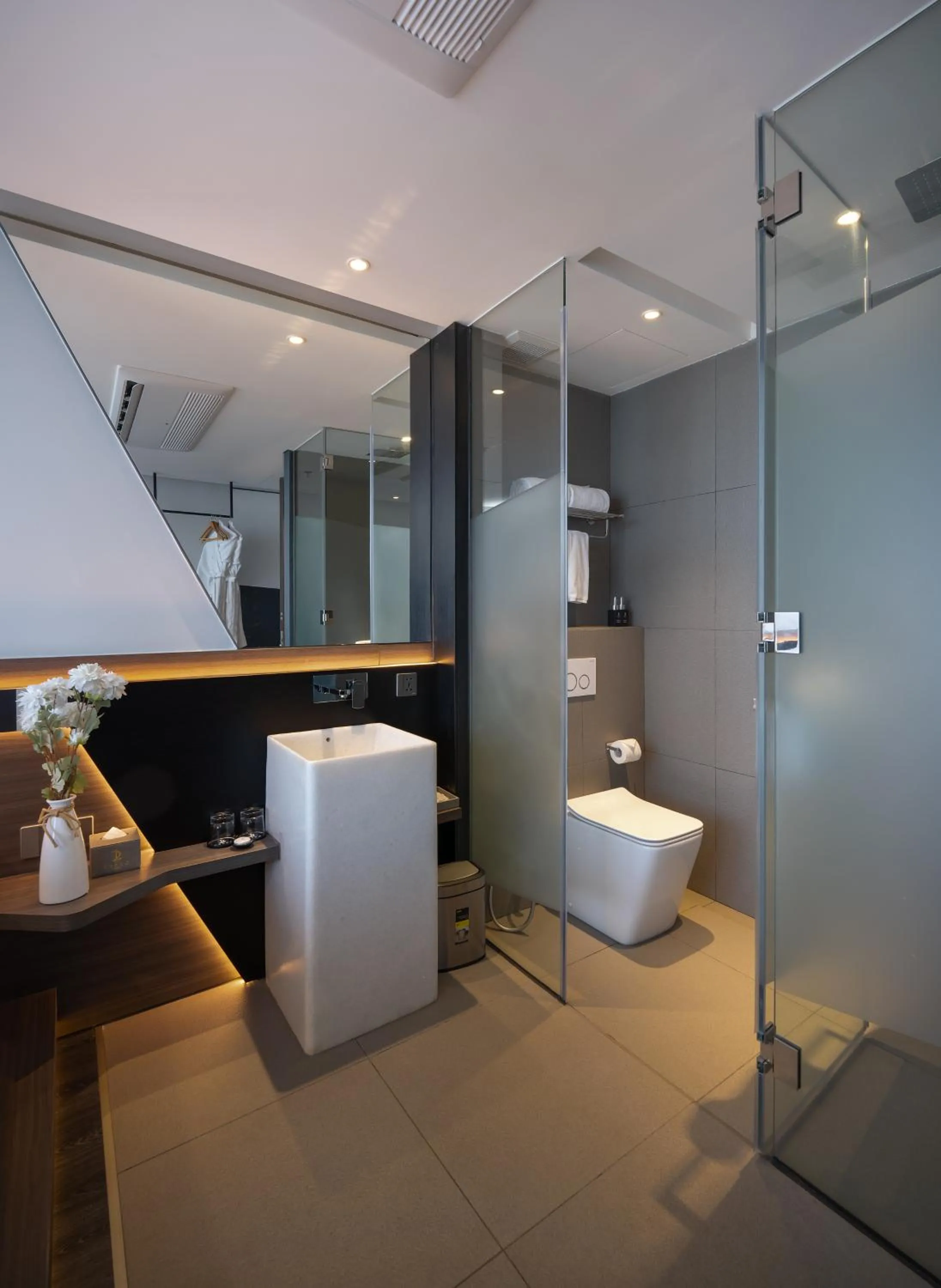 Shower in Draco Hotel & Suites